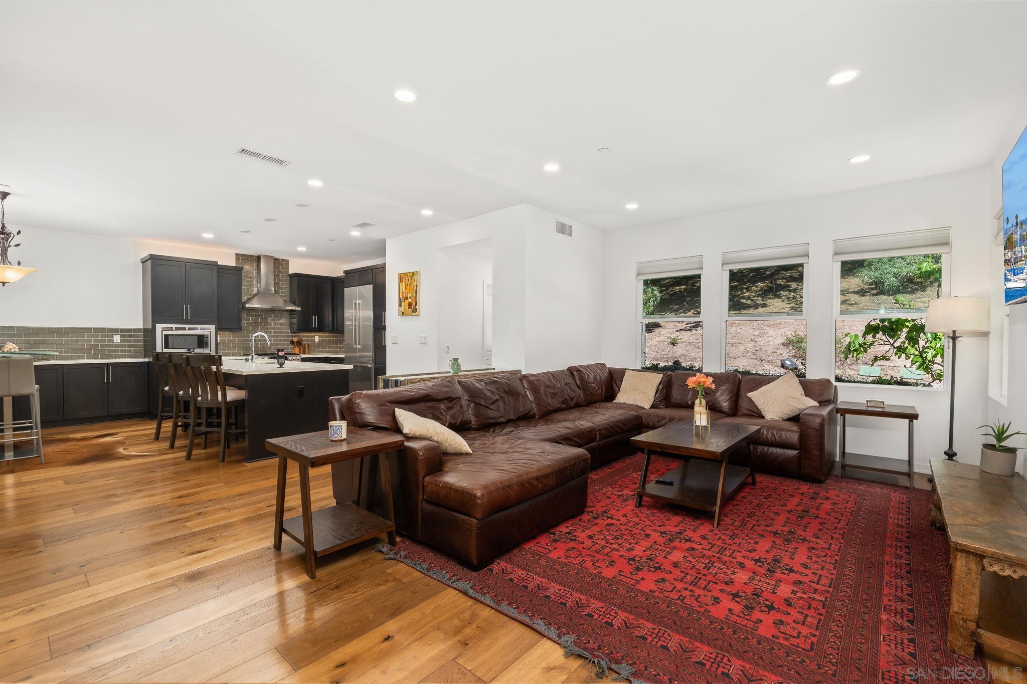 Detail Gallery Image 12 of 75 For 8336  Summit Way, San Diego,  CA 92108 - 4 Beds | 3/1 Baths