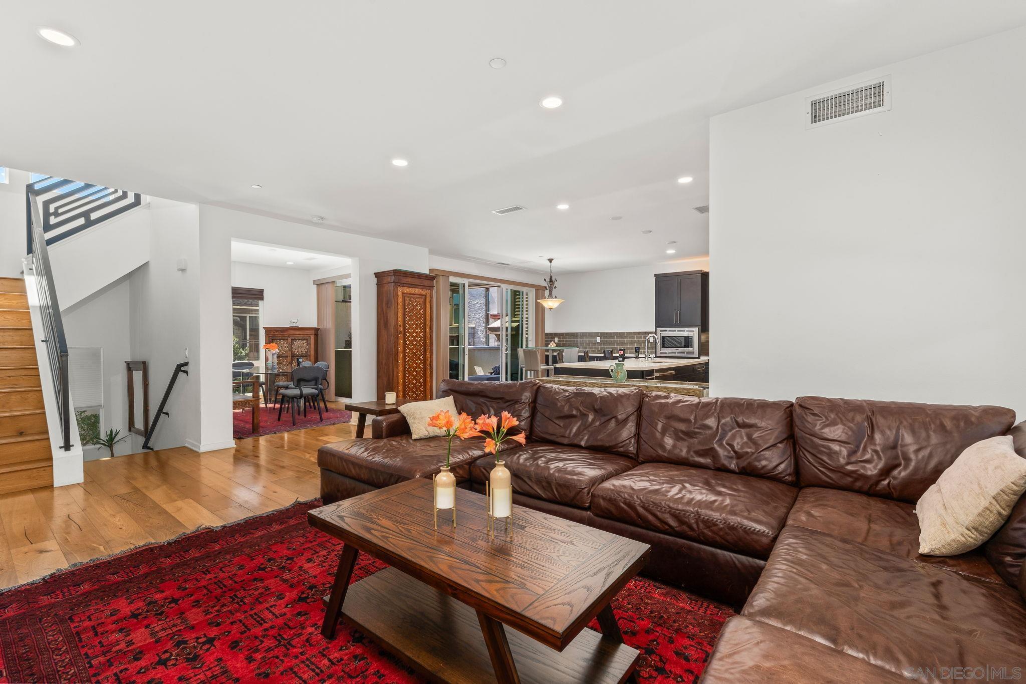 Detail Gallery Image 13 of 75 For 8336  Summit Way, San Diego,  CA 92108 - 4 Beds | 3/1 Baths