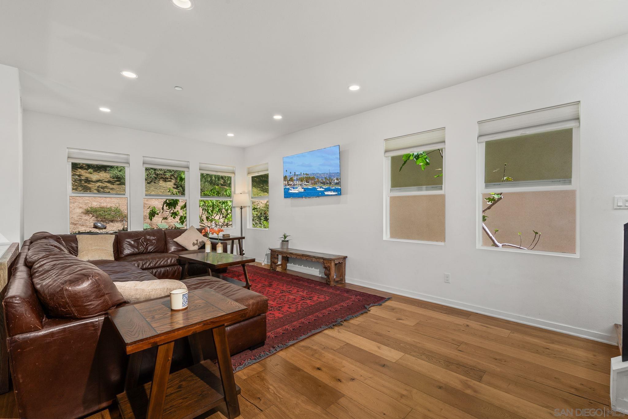 Detail Gallery Image 14 of 75 For 8336  Summit Way, San Diego,  CA 92108 - 4 Beds | 3/1 Baths