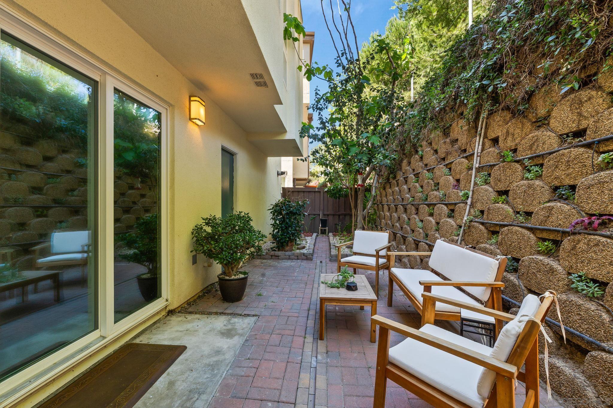 Detail Gallery Image 16 of 75 For 8336  Summit Way, San Diego,  CA 92108 - 4 Beds | 3/1 Baths