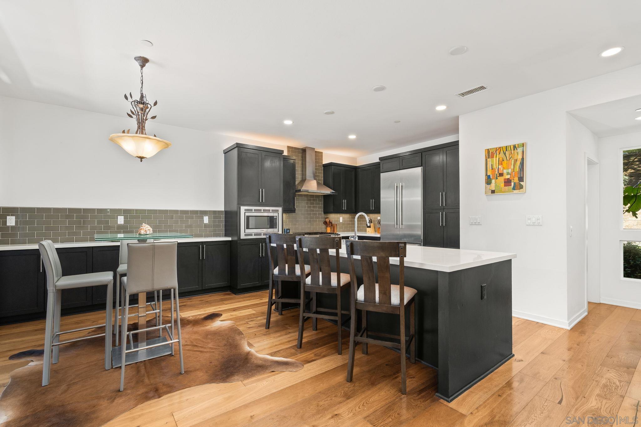 Detail Gallery Image 3 of 75 For 8336  Summit Way, San Diego,  CA 92108 - 4 Beds | 3/1 Baths