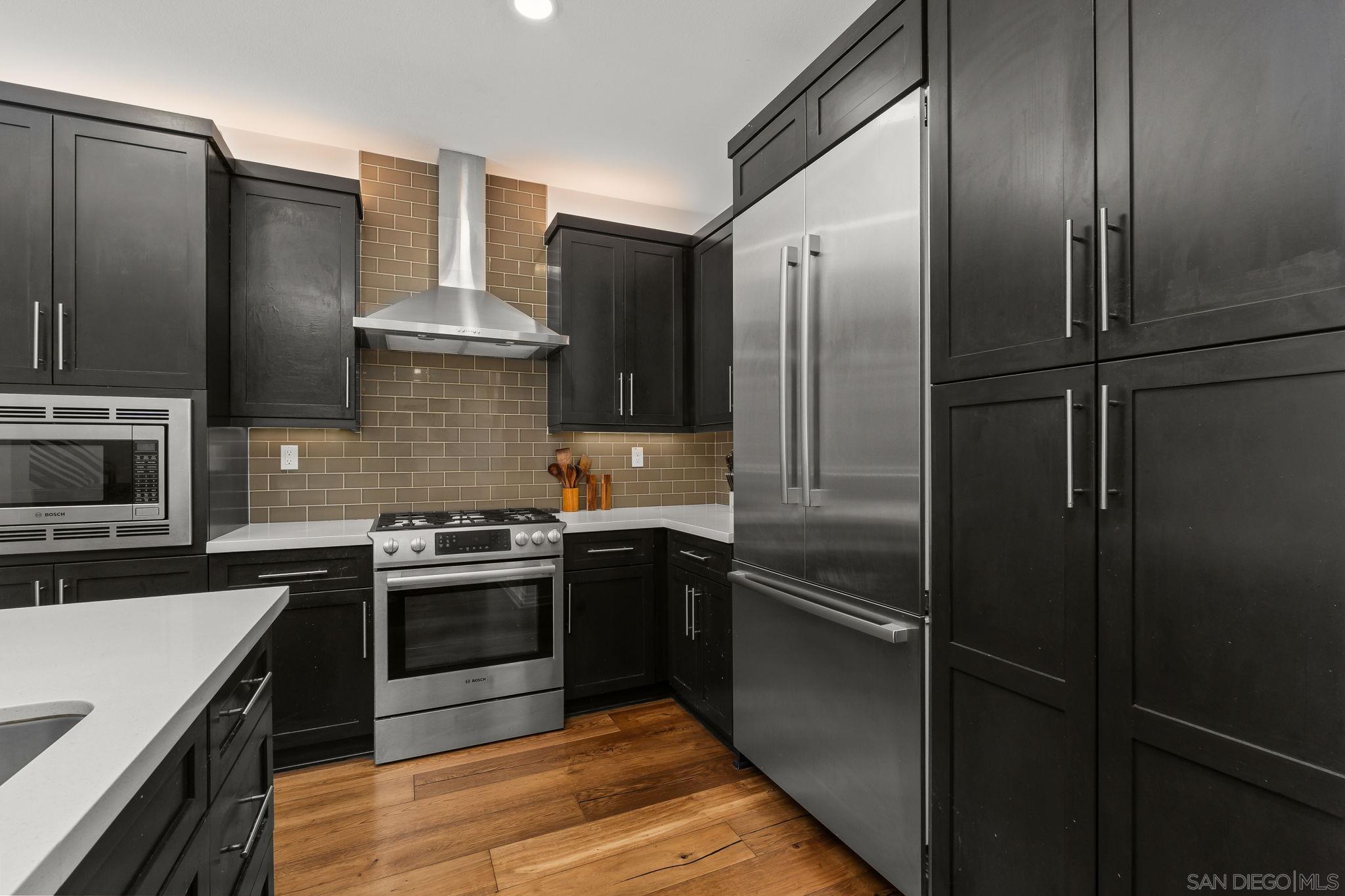 Detail Gallery Image 4 of 75 For 8336  Summit Way, San Diego,  CA 92108 - 4 Beds | 3/1 Baths