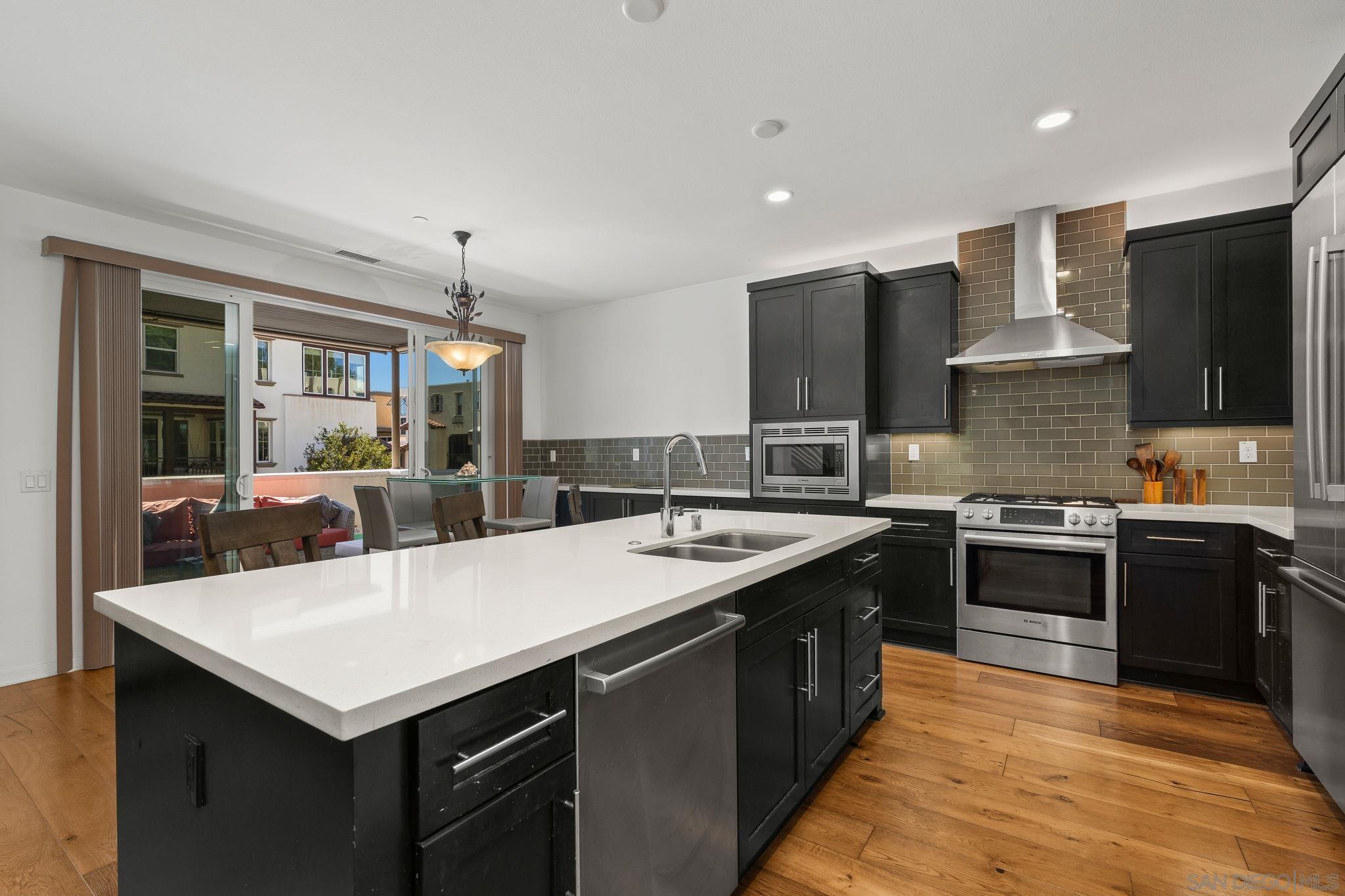 Detail Gallery Image 5 of 75 For 8336  Summit Way, San Diego,  CA 92108 - 4 Beds | 3/1 Baths