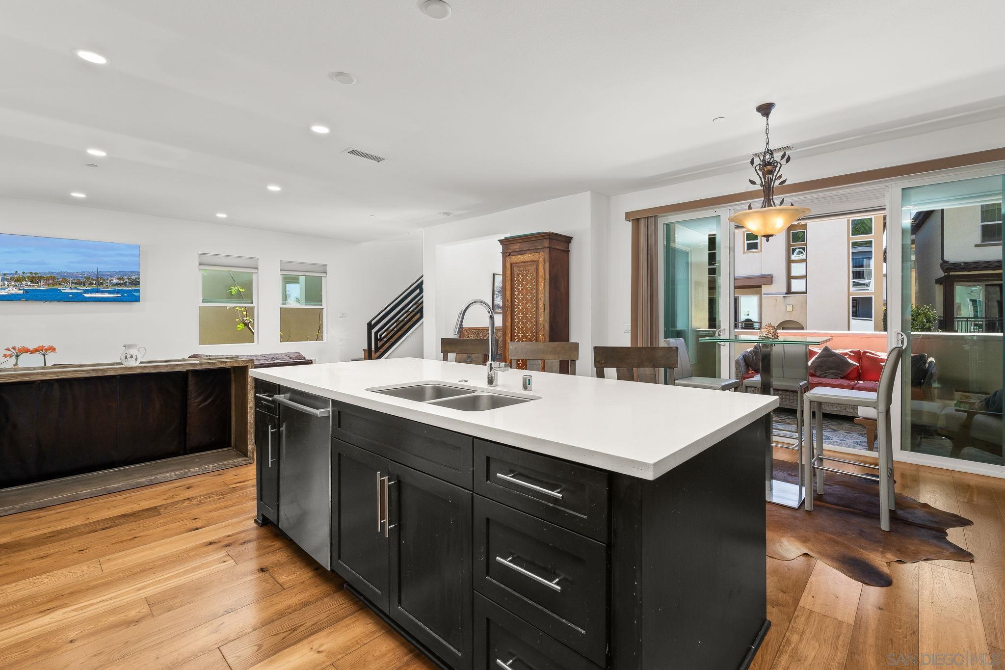 Detail Gallery Image 6 of 75 For 8336  Summit Way, San Diego,  CA 92108 - 4 Beds | 3/1 Baths