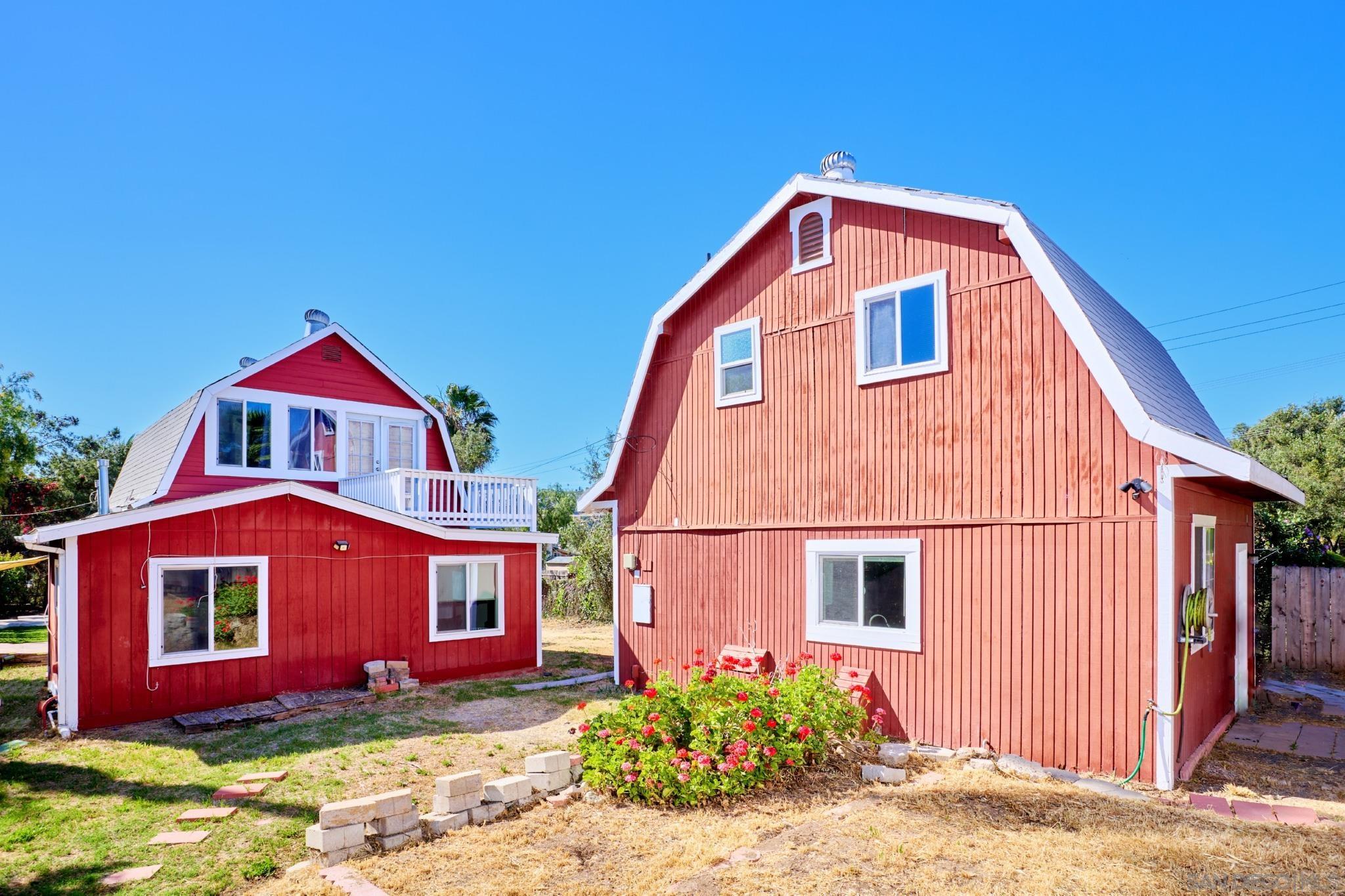 Detail Gallery Image 2 of 20 For 3043-45  Helix Street, Spring Valley,  CA 91977 - 4 Beds | 3 Baths