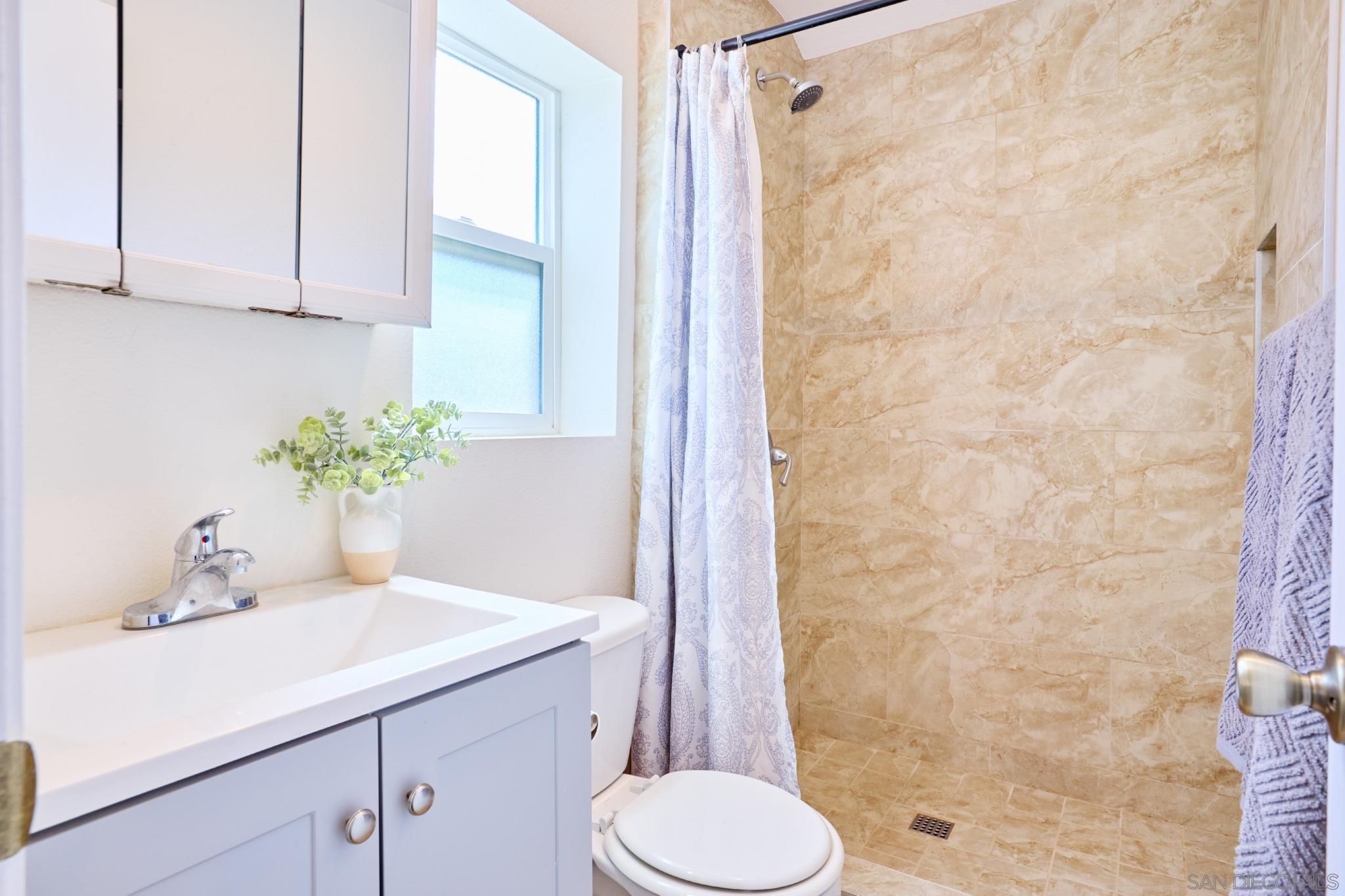 Detail Gallery Image 16 of 20 For 3043-45  Helix Street, Spring Valley,  CA 91977 - 4 Beds | 3 Baths