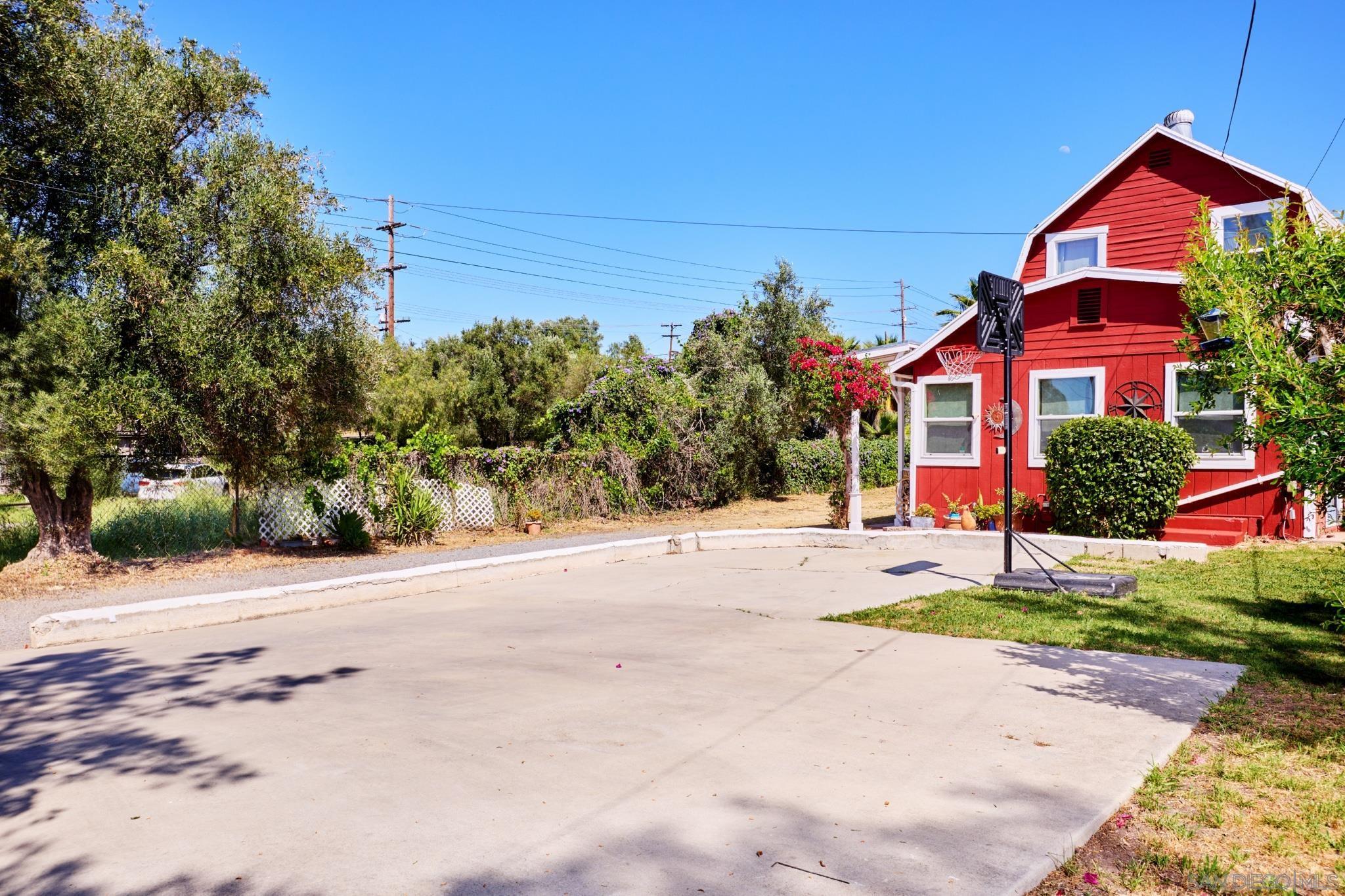 Detail Gallery Image 17 of 20 For 3043-45  Helix Street, Spring Valley,  CA 91977 - 4 Beds | 3 Baths