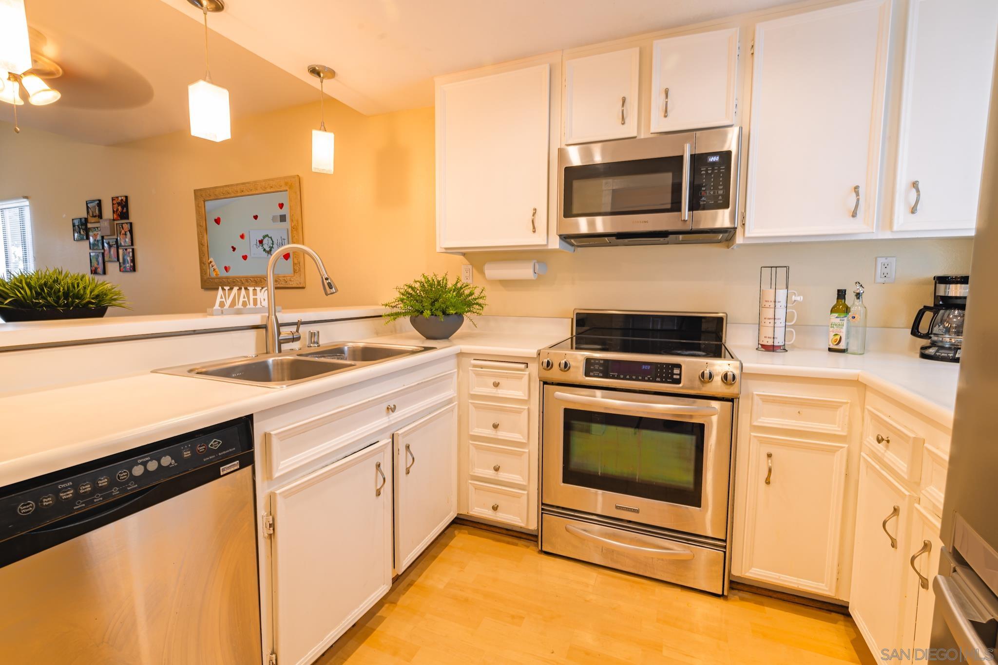 Detail Gallery Image 2 of 16 For 1691  Melrose Ave H, Chula Vista,  CA 91911 - 2 Beds | 2 Baths