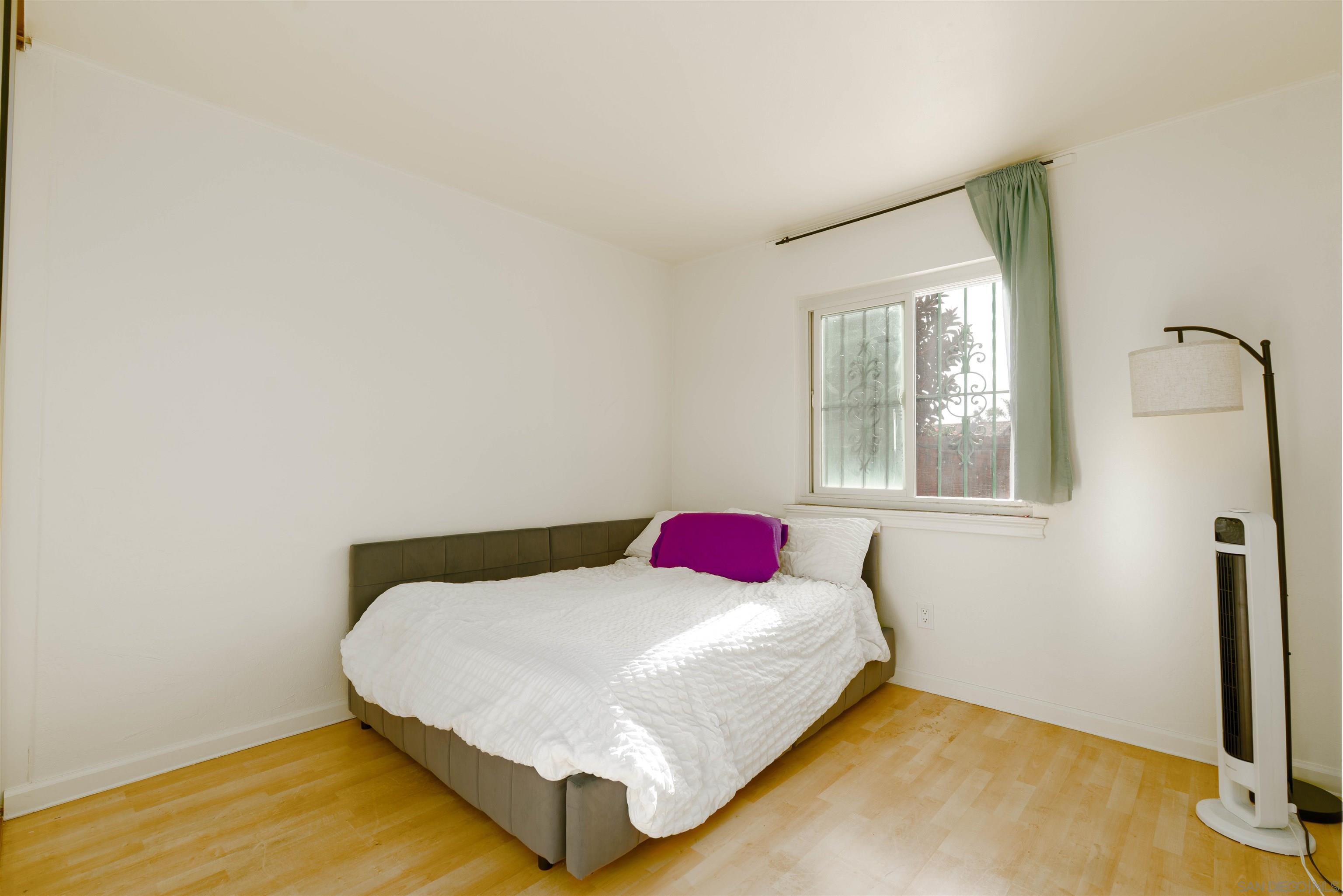 Detail Gallery Image 11 of 16 For 10448  Glenellen Avenue, San Diego,  CA 92126 - 5 Beds | 2 Baths