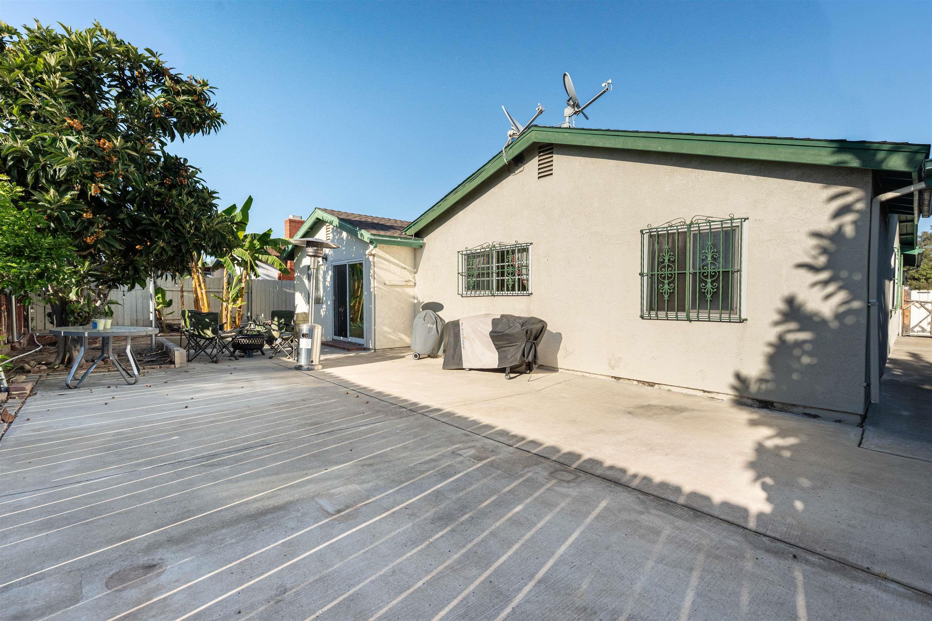 Detail Gallery Image 15 of 16 For 10448  Glenellen Avenue, San Diego,  CA 92126 - 5 Beds | 2 Baths