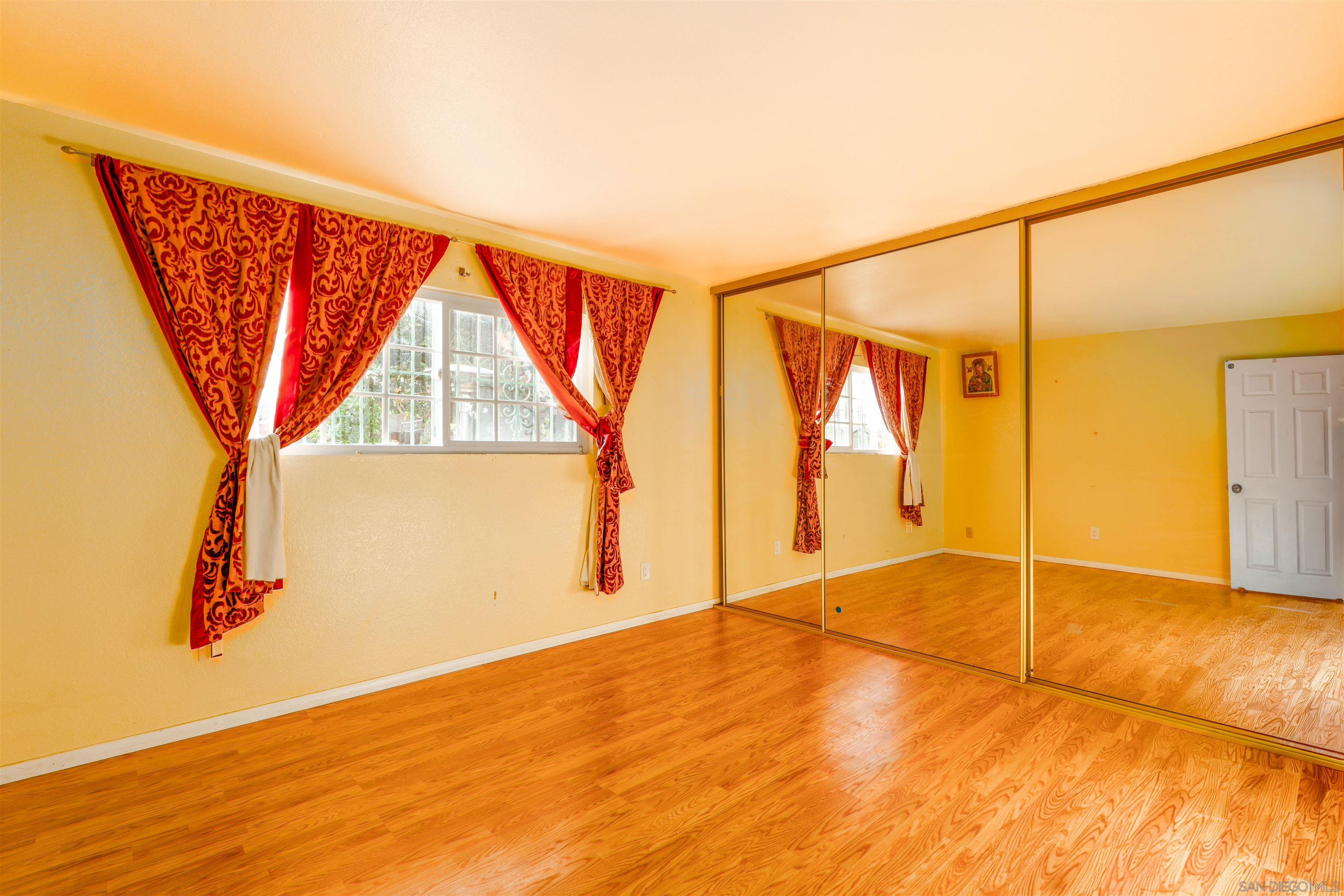 Detail Gallery Image 9 of 16 For 10448  Glenellen Avenue, San Diego,  CA 92126 - 5 Beds | 2 Baths