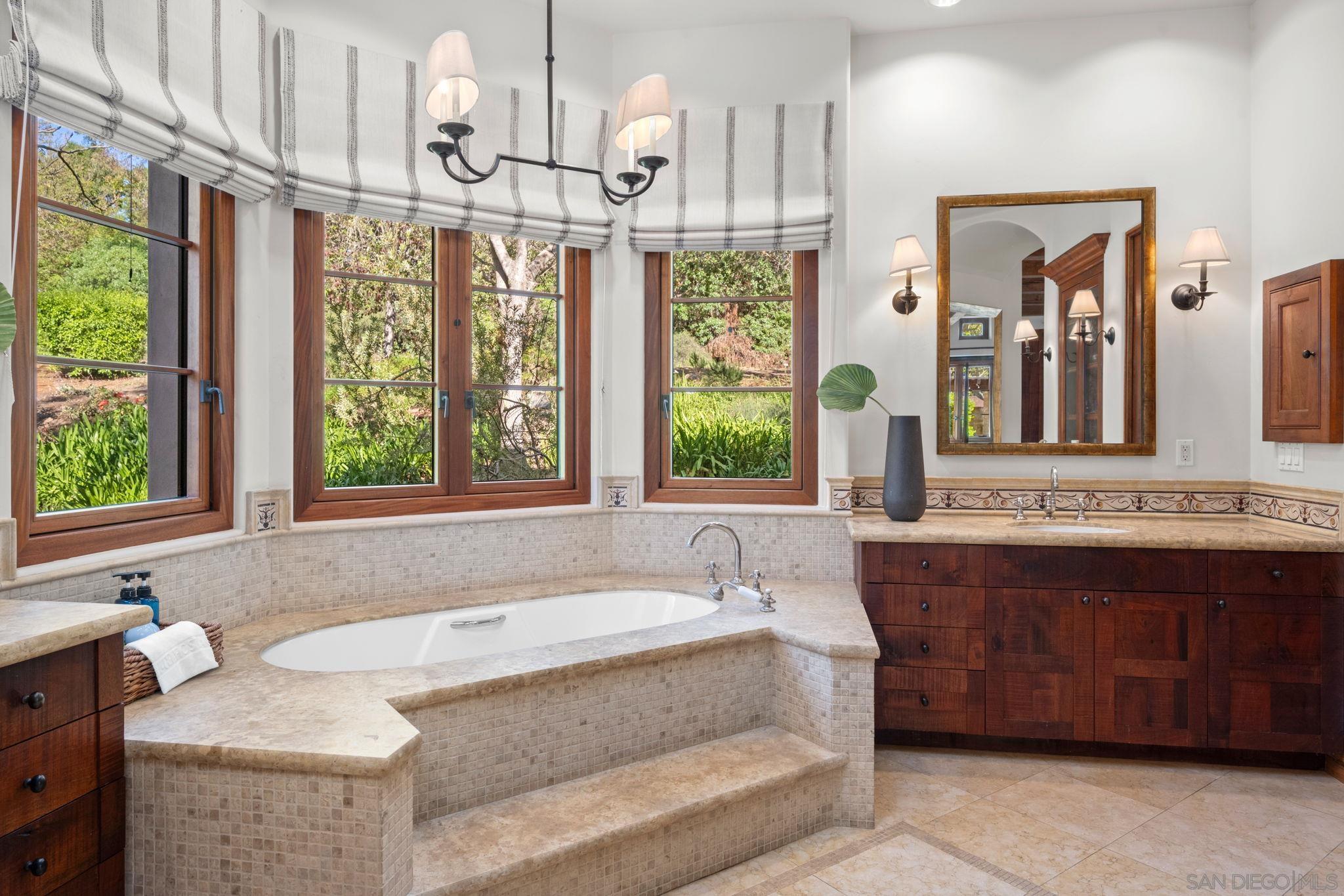 Detail Gallery Image 18 of 28 For 4505  La Noria, Rancho Santa Fe,  CA 92067 - 7 Beds | 7/1 Baths