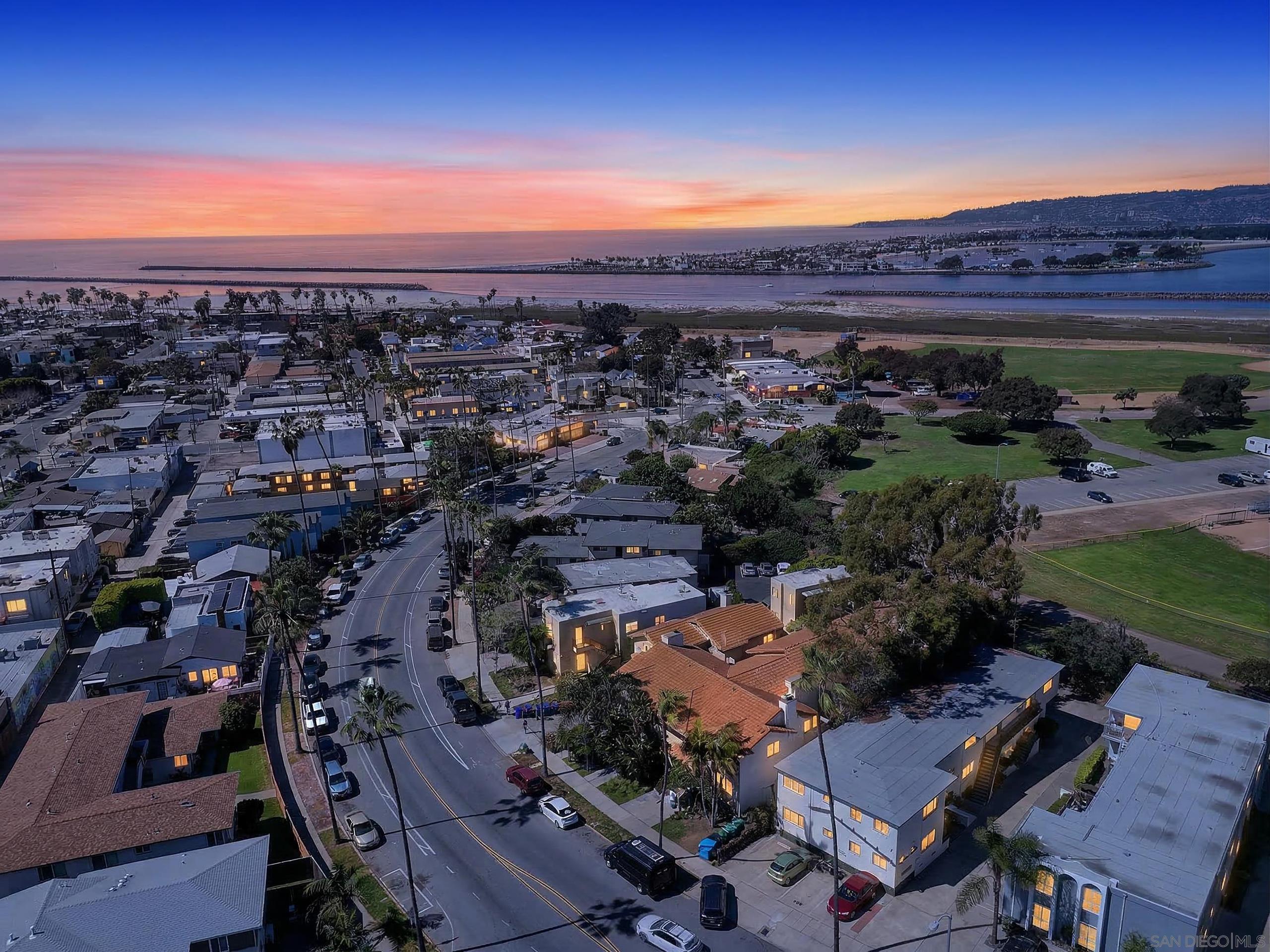 Detail Gallery Image 2 of 43 For 4930 W Point Loma Blvd, San Diego,  CA 92107 - – Beds | – Baths