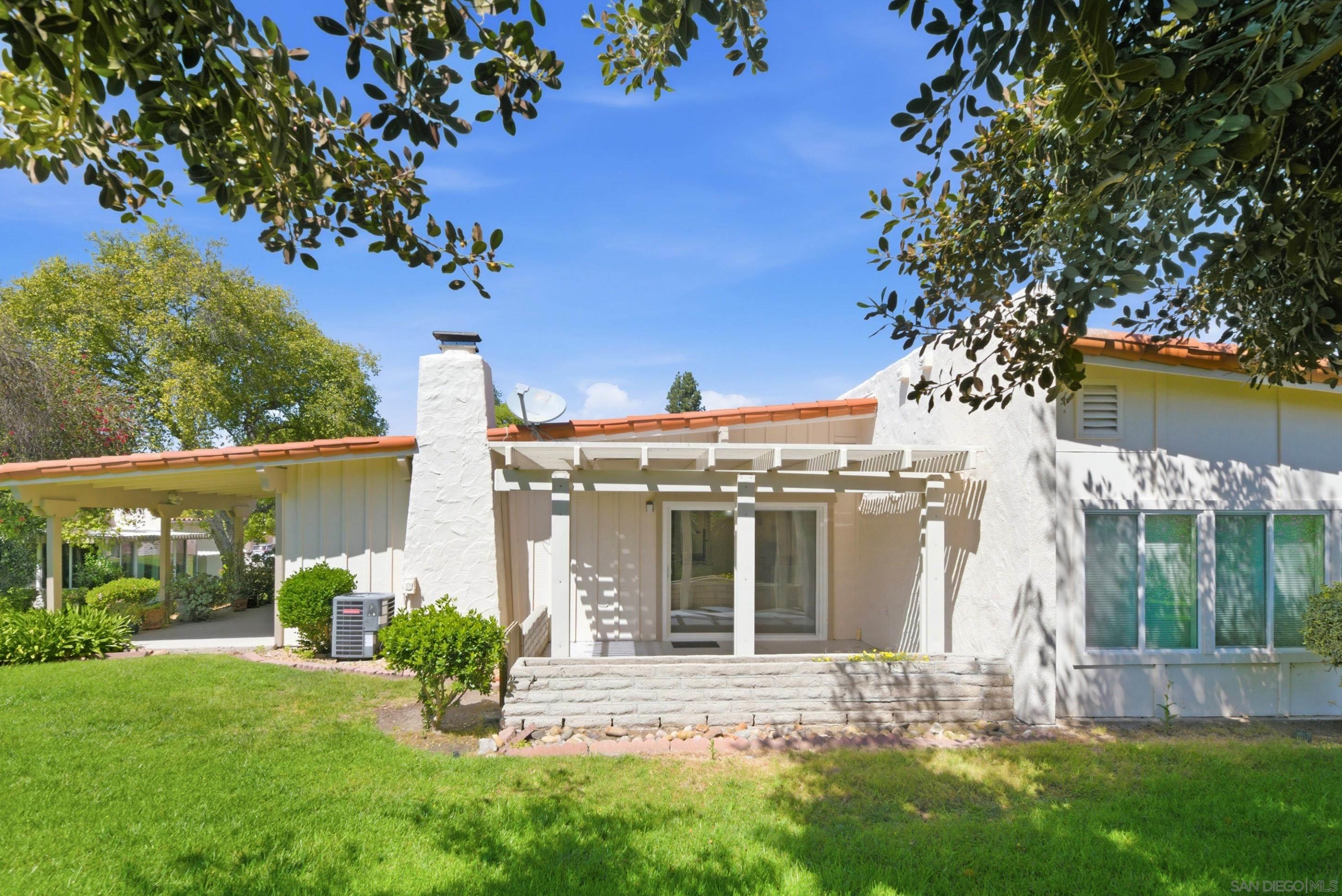 Detail Gallery Image 11 of 37 For 12453  Rios Rd, San Diego,  CA 92128 - 2 Beds | 2 Baths