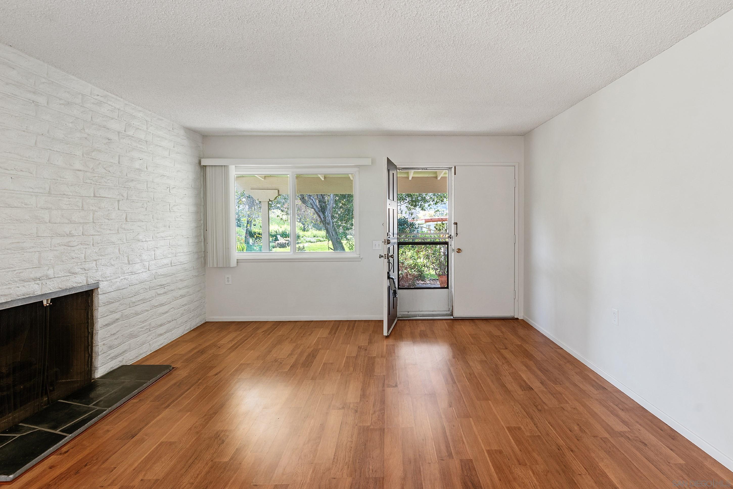 Detail Gallery Image 12 of 37 For 12453  Rios Rd, San Diego,  CA 92128 - 2 Beds | 2 Baths