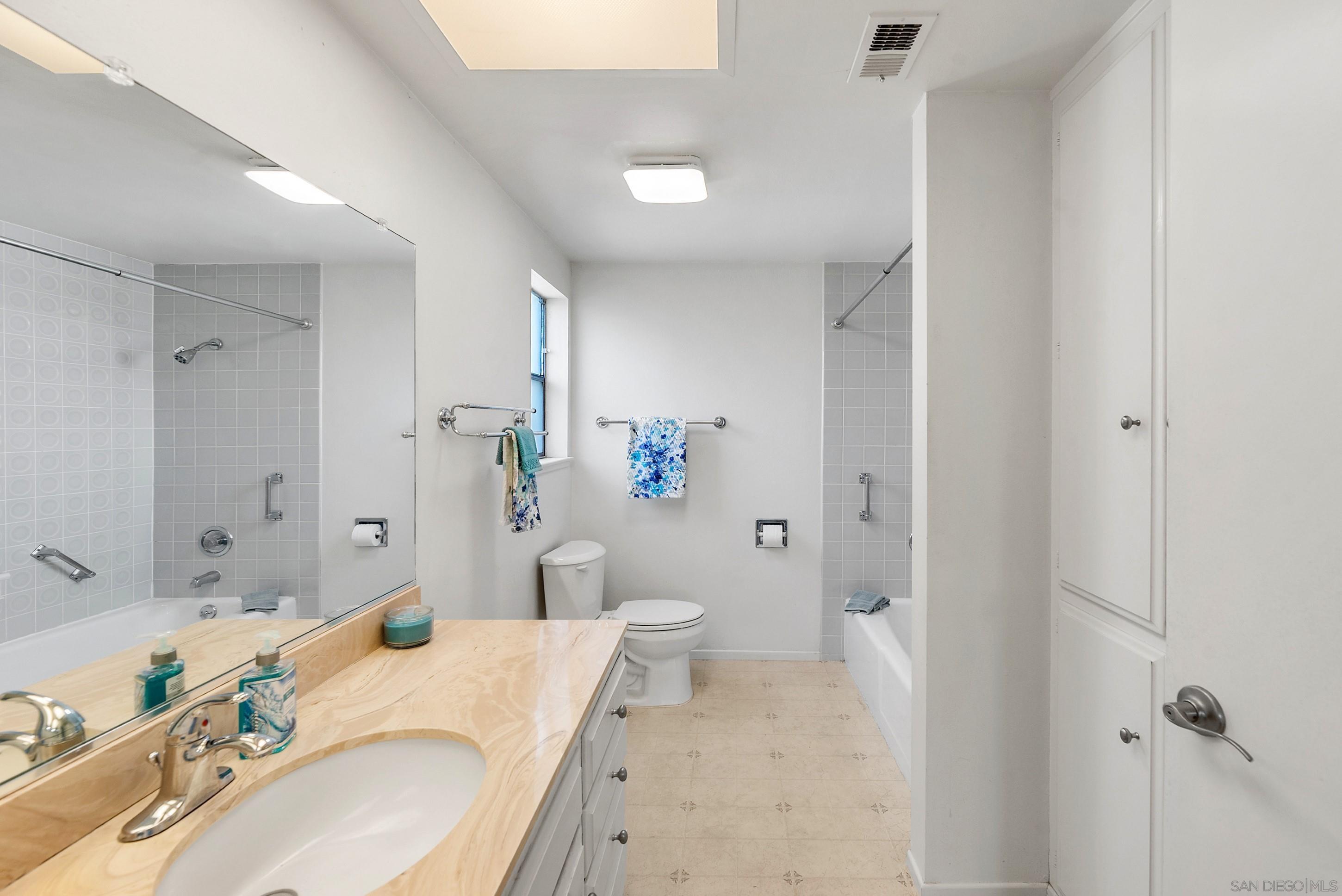 Detail Gallery Image 15 of 37 For 12453  Rios Rd, San Diego,  CA 92128 - 2 Beds | 2 Baths