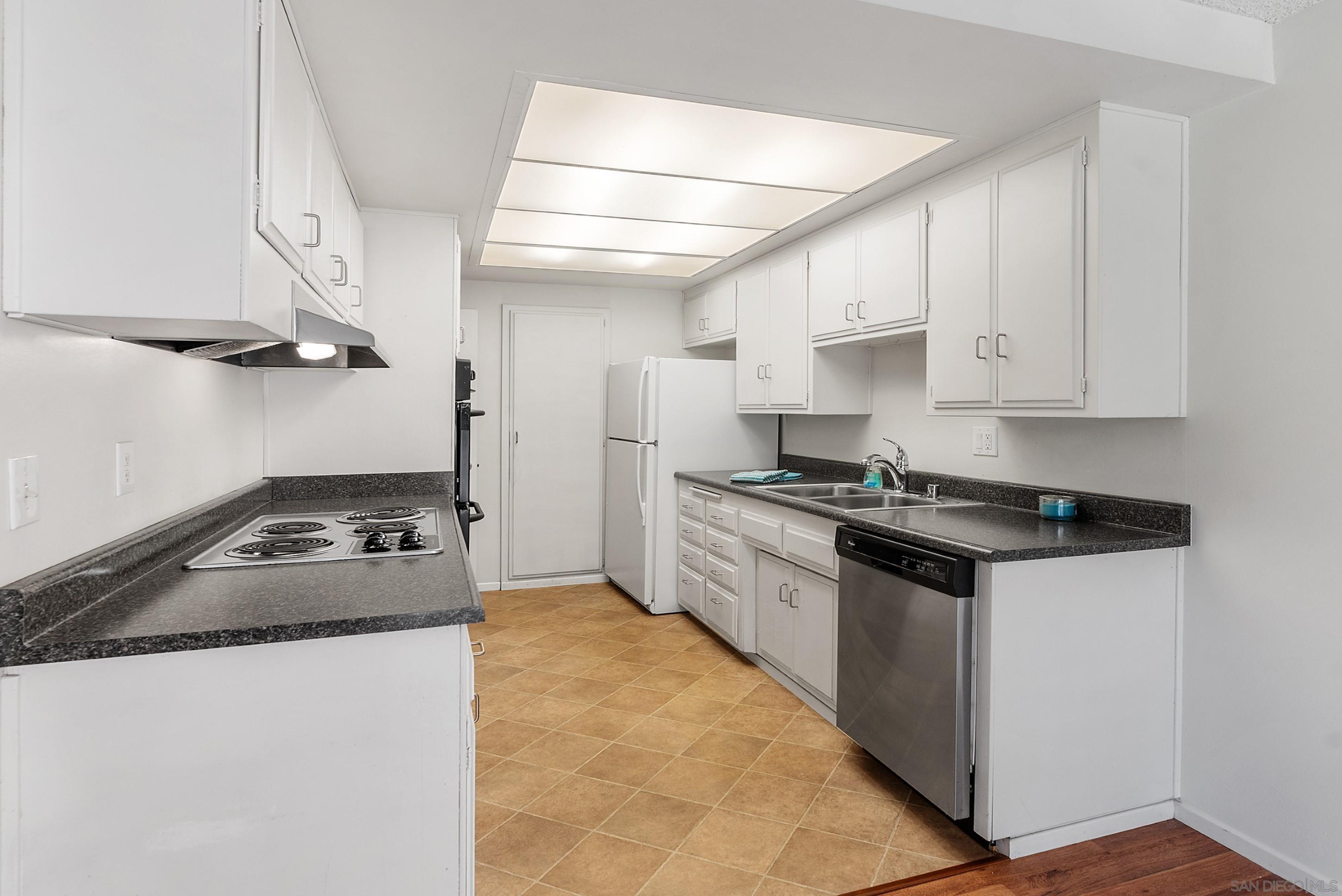 Detail Gallery Image 4 of 37 For 12453  Rios Rd, San Diego,  CA 92128 - 2 Beds | 2 Baths