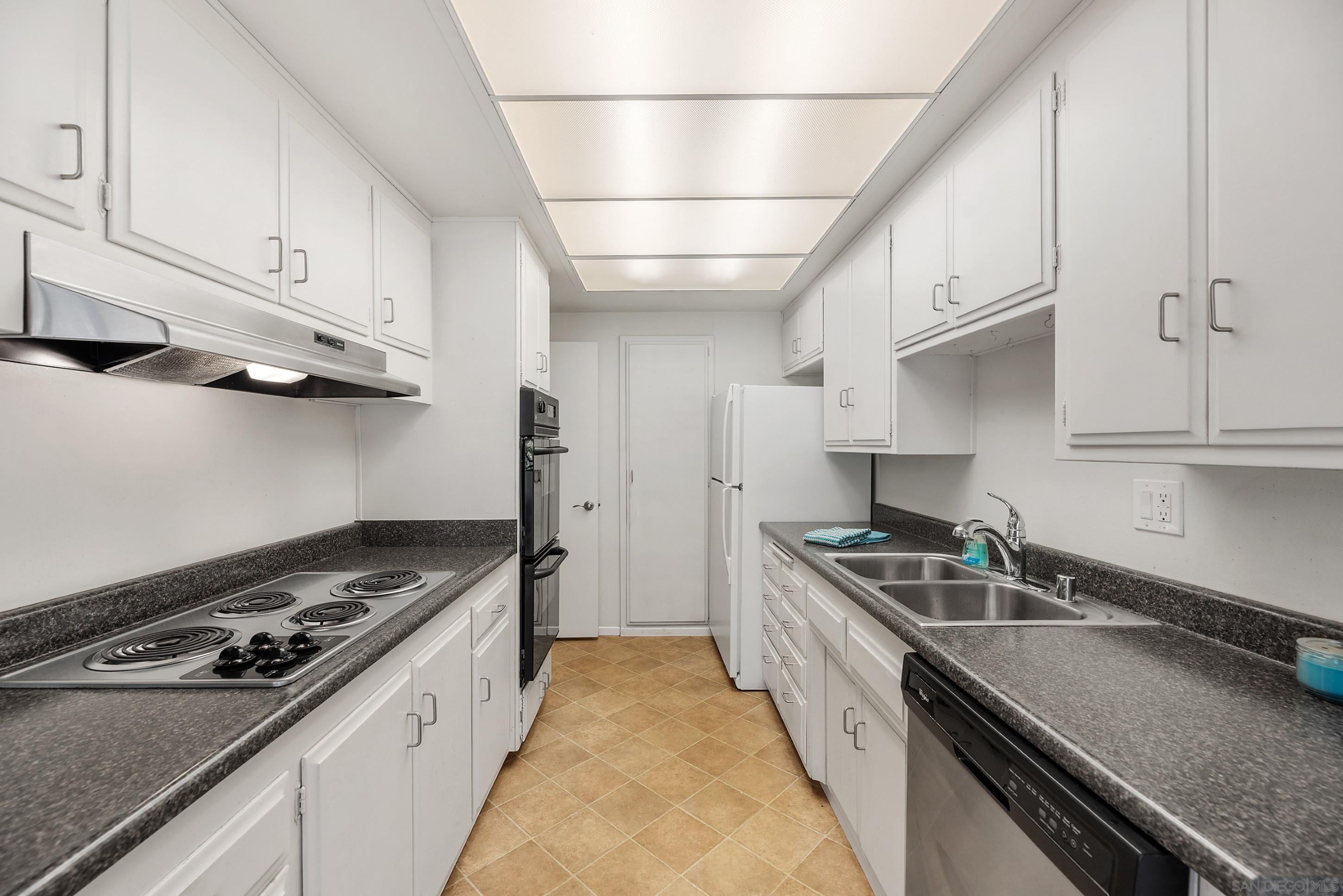 Detail Gallery Image 5 of 37 For 12453  Rios Rd, San Diego,  CA 92128 - 2 Beds | 2 Baths