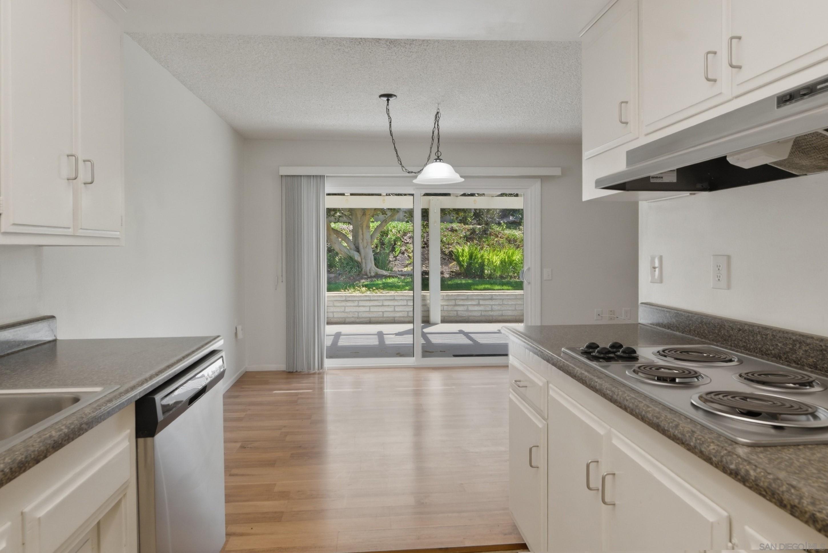 Detail Gallery Image 6 of 37 For 12453  Rios Rd, San Diego,  CA 92128 - 2 Beds | 2 Baths