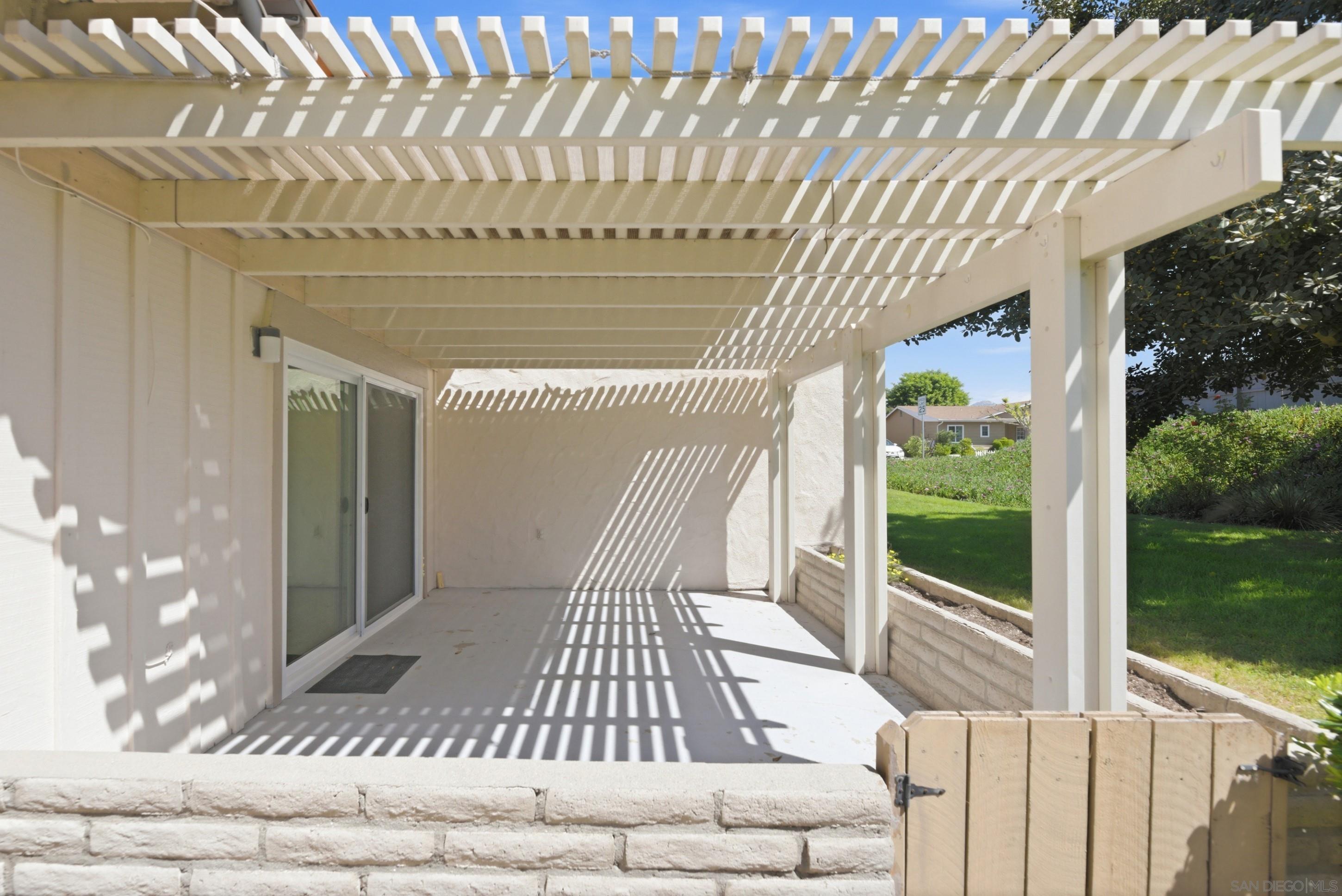 Detail Gallery Image 10 of 37 For 12453  Rios Rd, San Diego,  CA 92128 - 2 Beds | 2 Baths