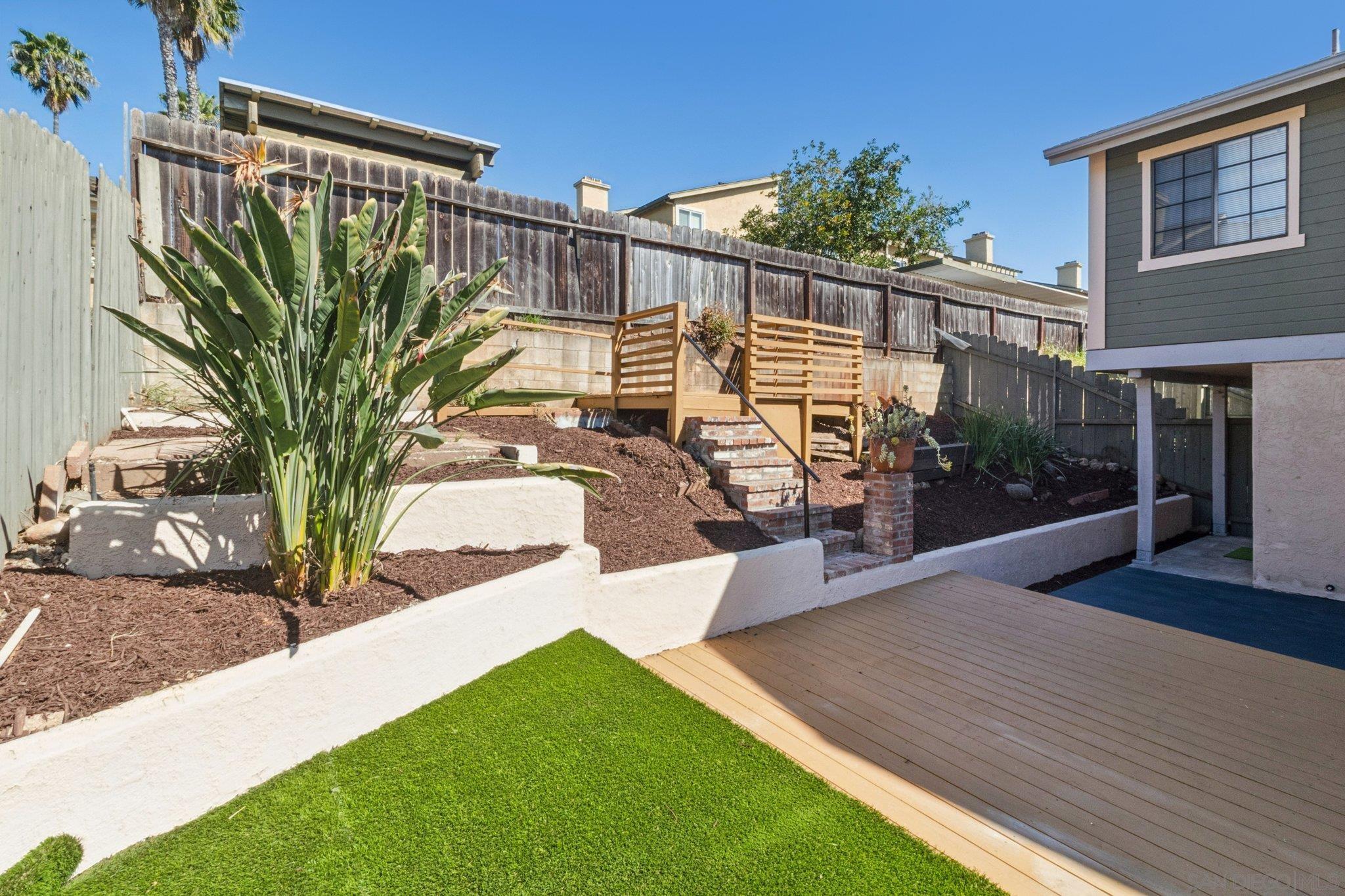 Detail Gallery Image 2 of 30 For 1225 N Broadway  #29,  Escondido,  CA 92026 - 3 Beds | 2/1 Baths