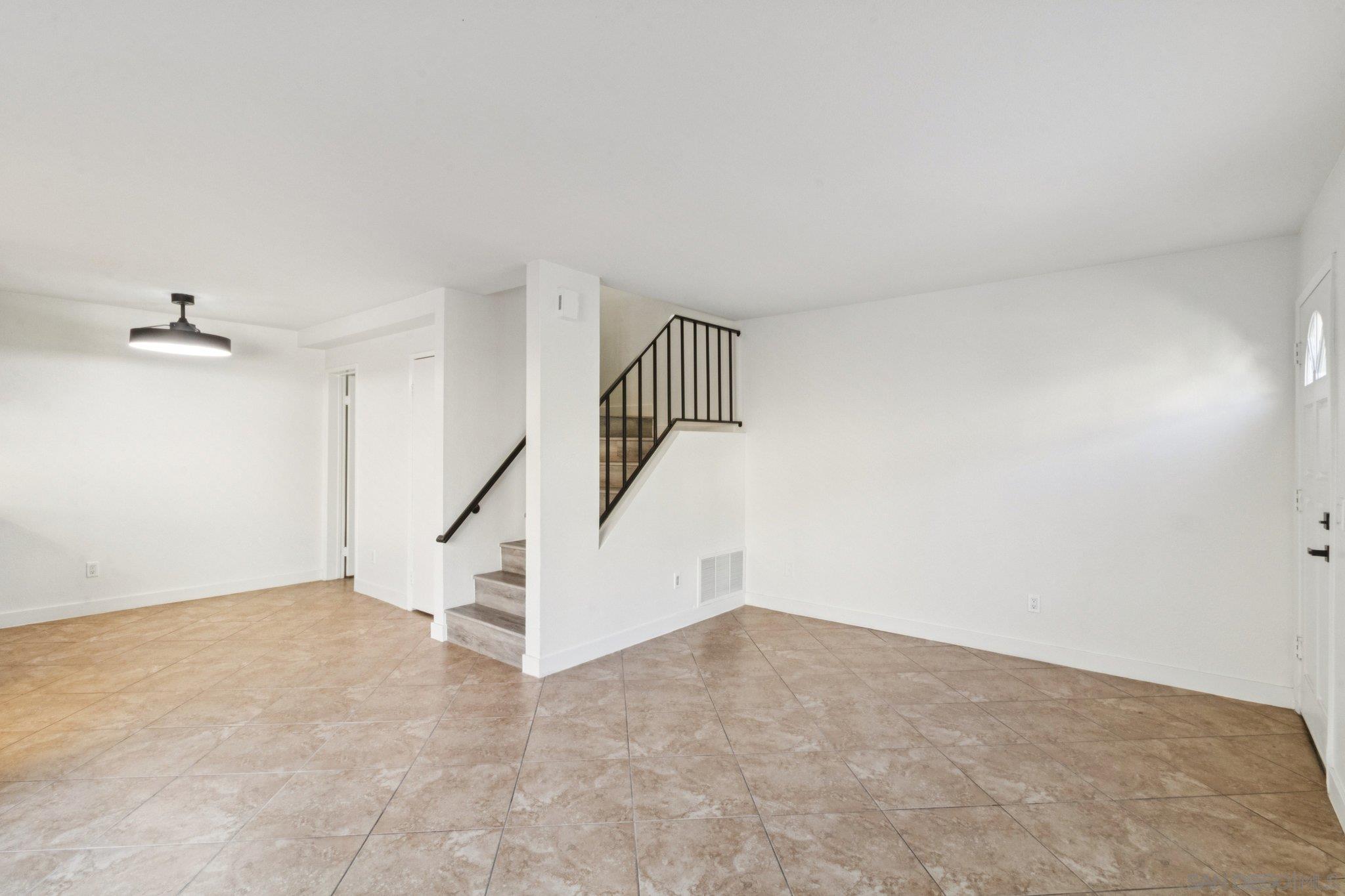Detail Gallery Image 11 of 30 For 1225 N Broadway  #29,  Escondido,  CA 92026 - 3 Beds | 2/1 Baths