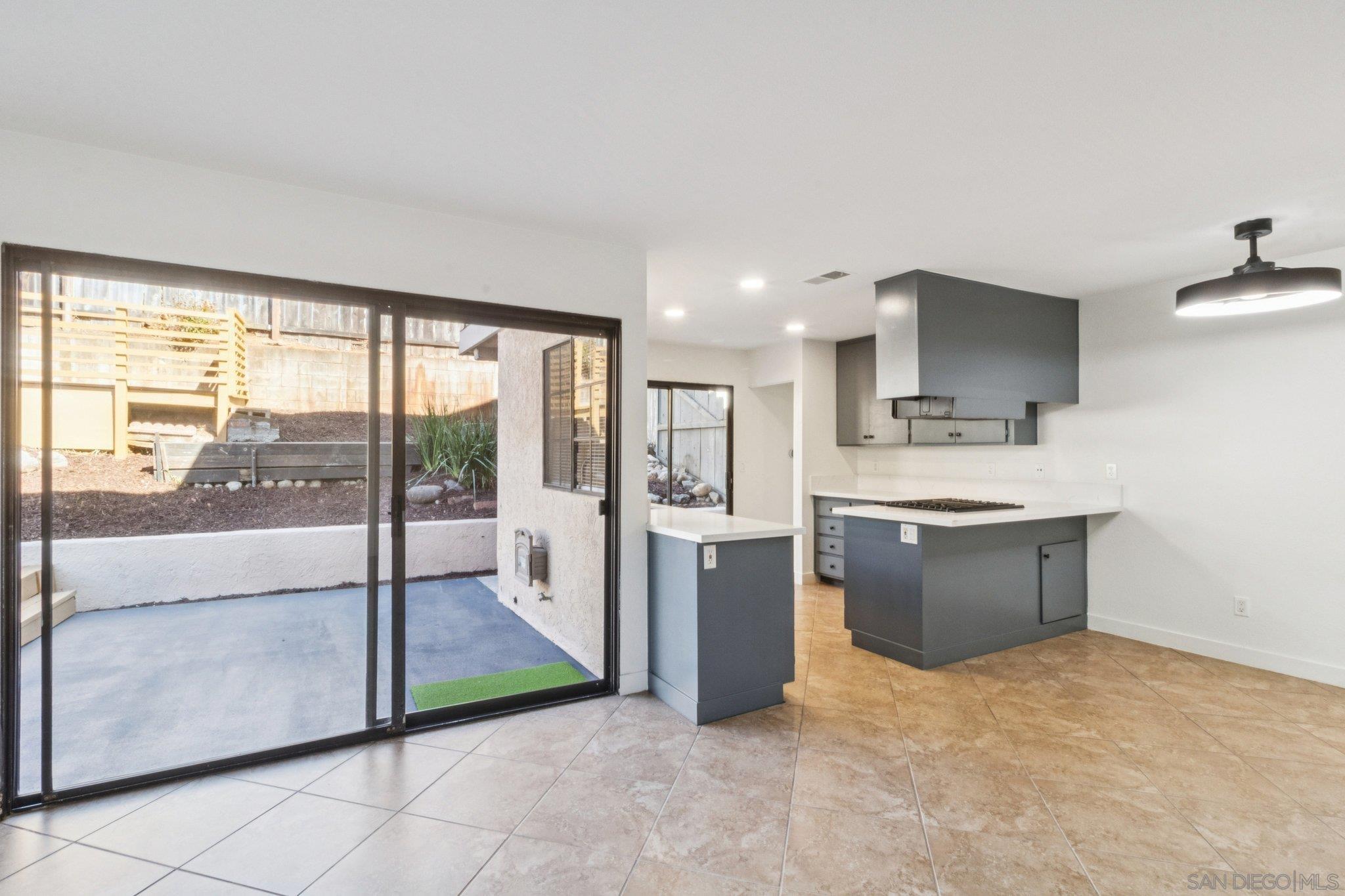 Detail Gallery Image 12 of 30 For 1225 N Broadway  #29,  Escondido,  CA 92026 - 3 Beds | 2/1 Baths