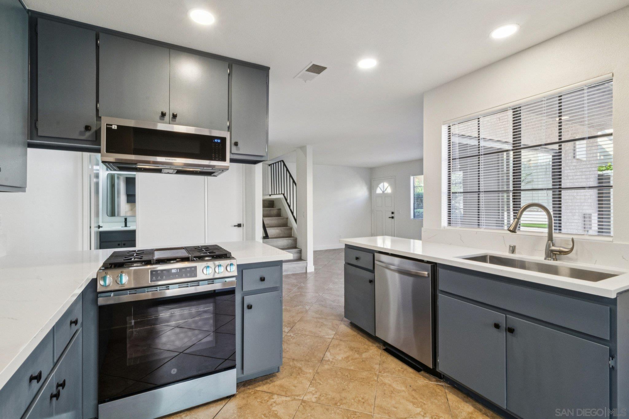 Detail Gallery Image 15 of 30 For 1225 N Broadway  #29,  Escondido,  CA 92026 - 3 Beds | 2/1 Baths