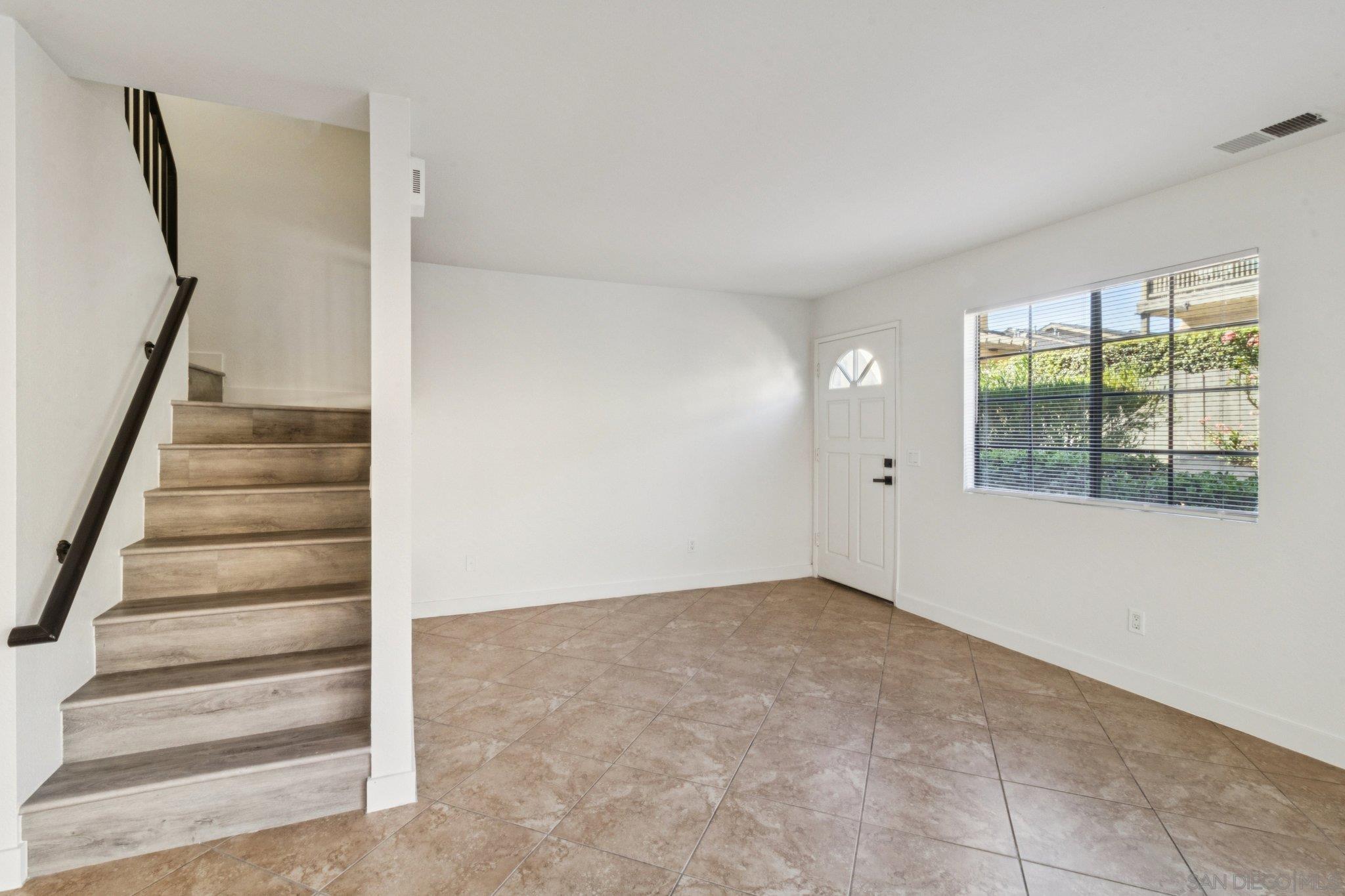 Detail Gallery Image 18 of 30 For 1225 N Broadway  #29,  Escondido,  CA 92026 - 3 Beds | 2/1 Baths