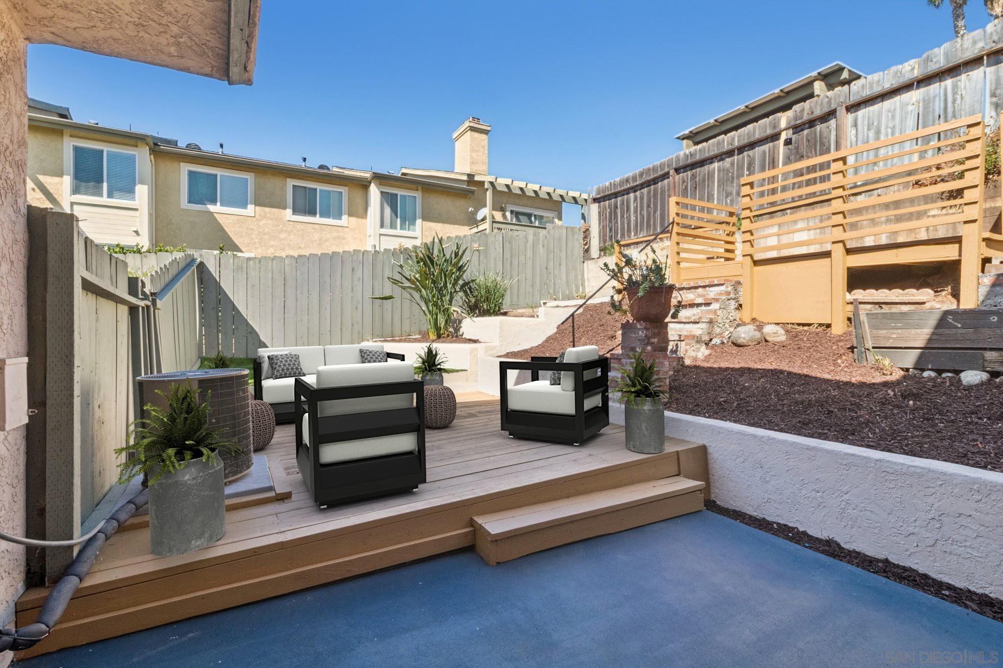 Detail Gallery Image 3 of 30 For 1225 N Broadway  #29,  Escondido,  CA 92026 - 3 Beds | 2/1 Baths
