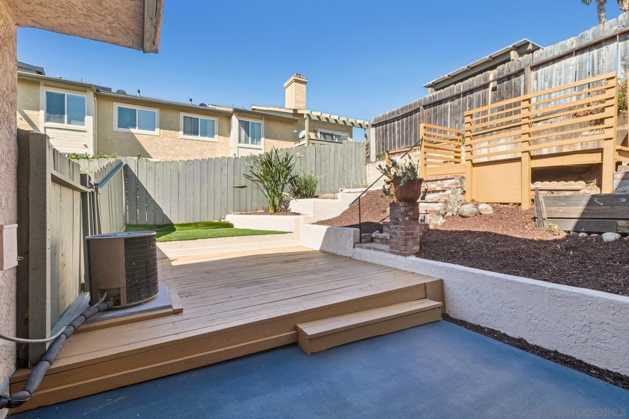 Detail Gallery Image 4 of 30 For 1225 N Broadway  #29,  Escondido,  CA 92026 - 3 Beds | 2/1 Baths