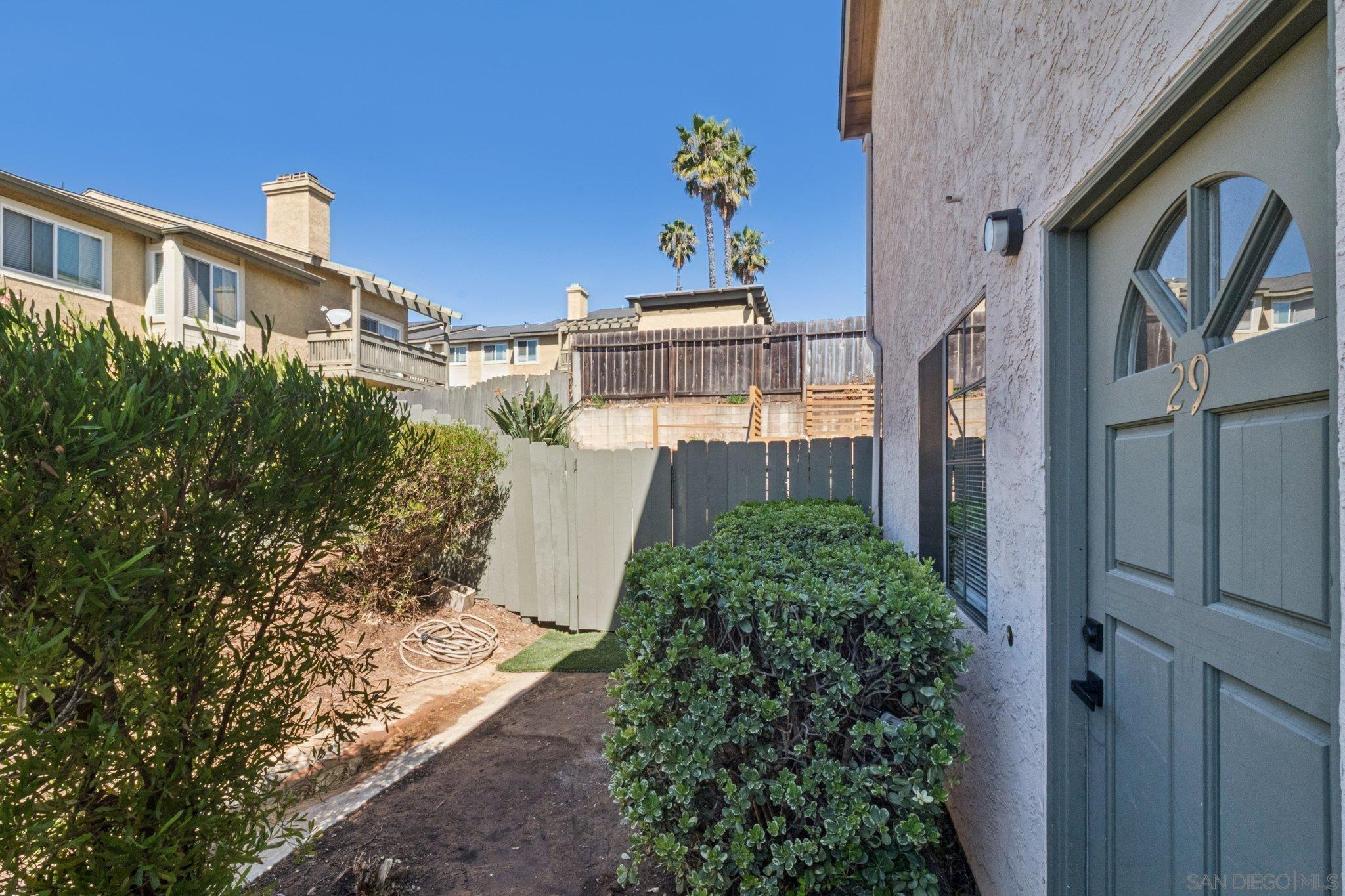 Detail Gallery Image 5 of 30 For 1225 N Broadway  #29,  Escondido,  CA 92026 - 3 Beds | 2/1 Baths