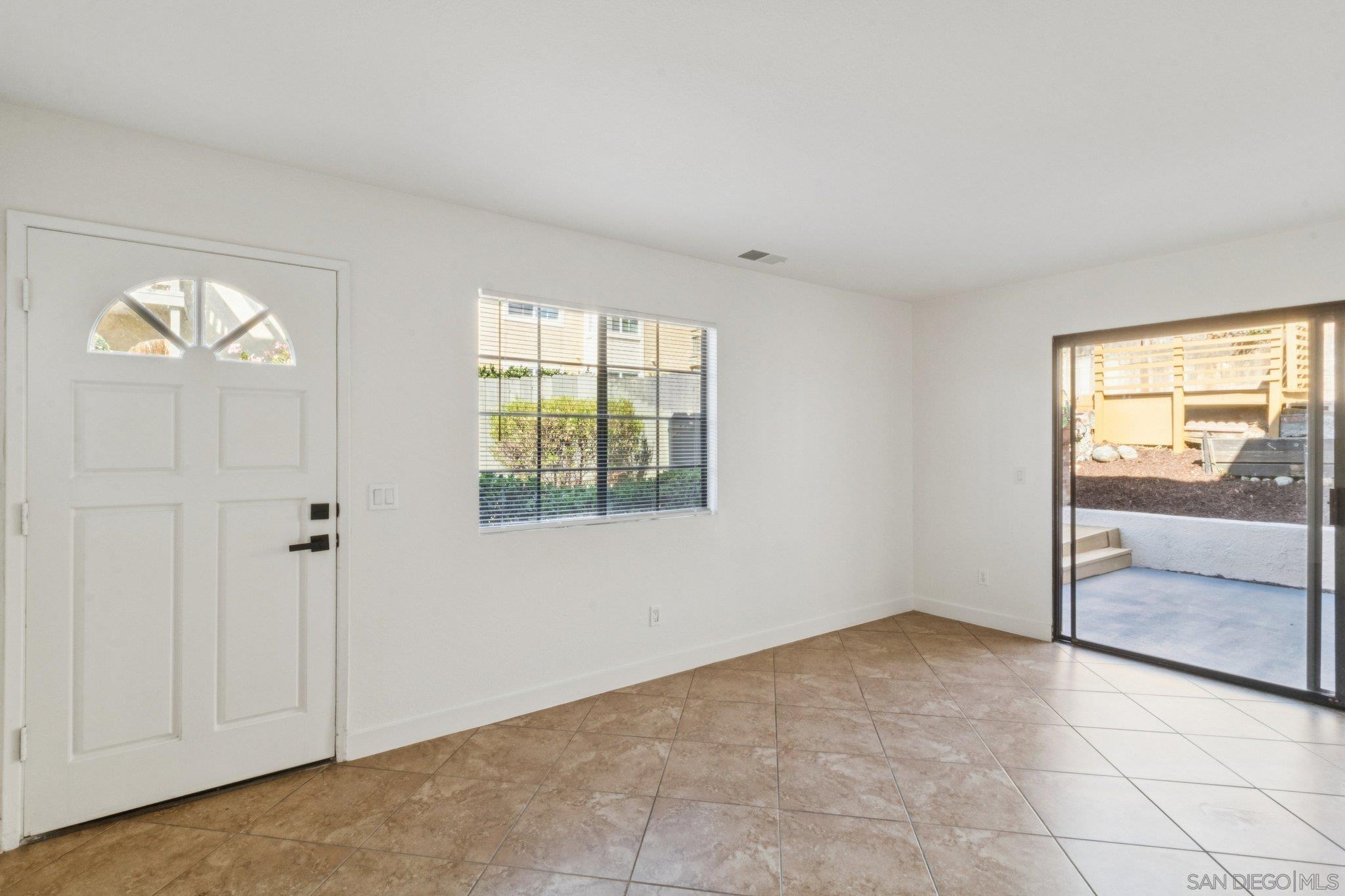 Detail Gallery Image 6 of 30 For 1225 N Broadway  #29,  Escondido,  CA 92026 - 3 Beds | 2/1 Baths