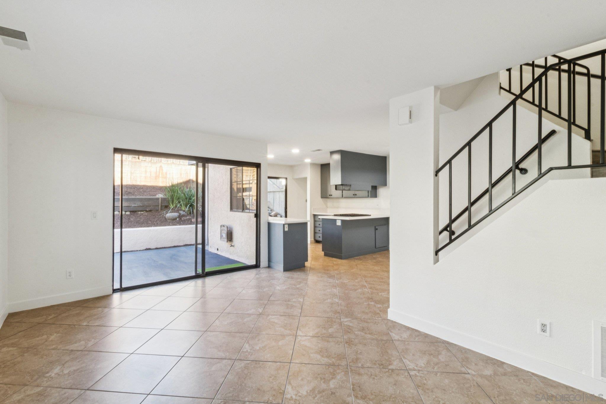 Detail Gallery Image 9 of 30 For 1225 N Broadway  #29,  Escondido,  CA 92026 - 3 Beds | 2/1 Baths