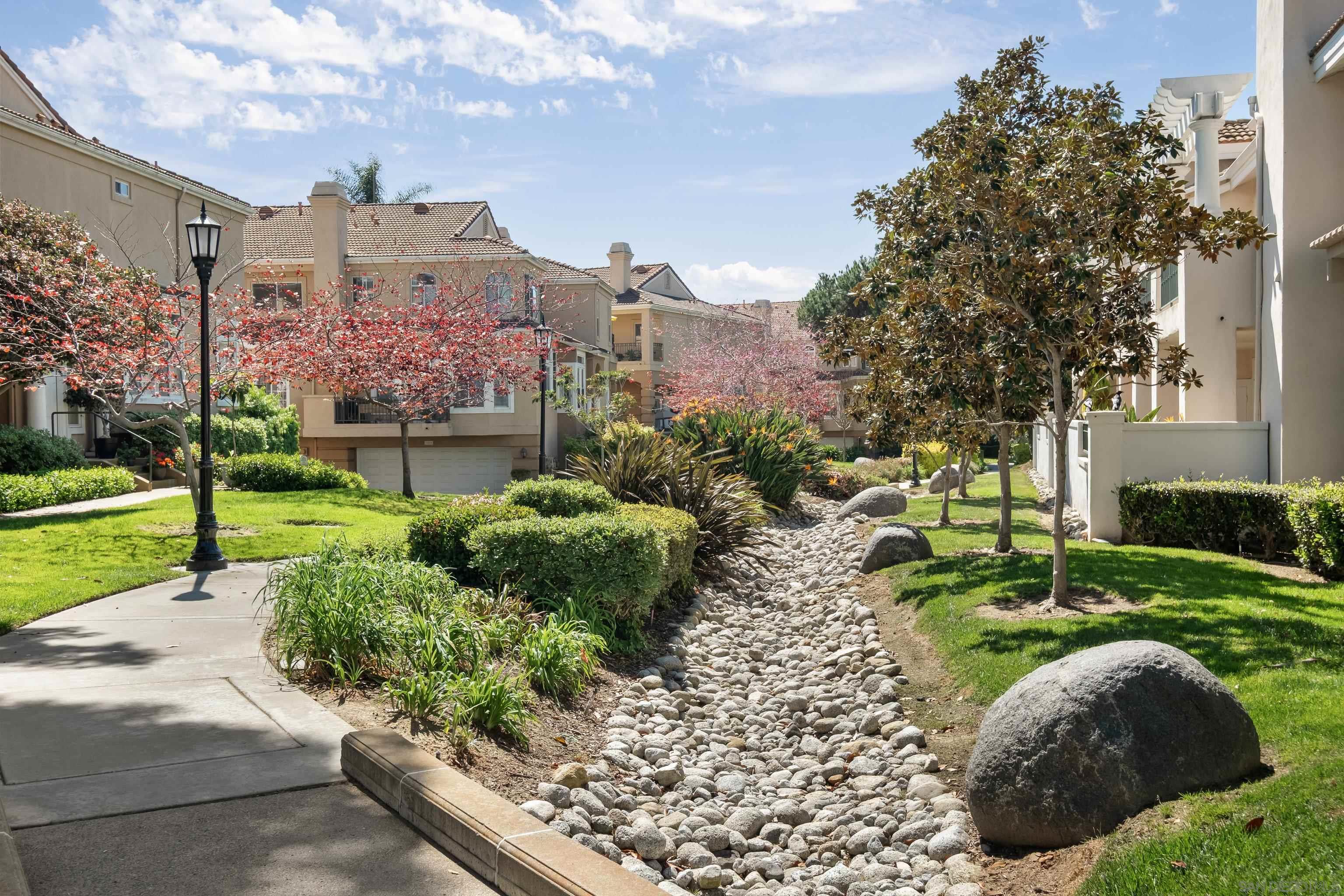 Detail Gallery Image 2 of 24 For 7275  Calabria Court  #70,  San Diego,  CA 92122 - 2 Beds | 2 Baths