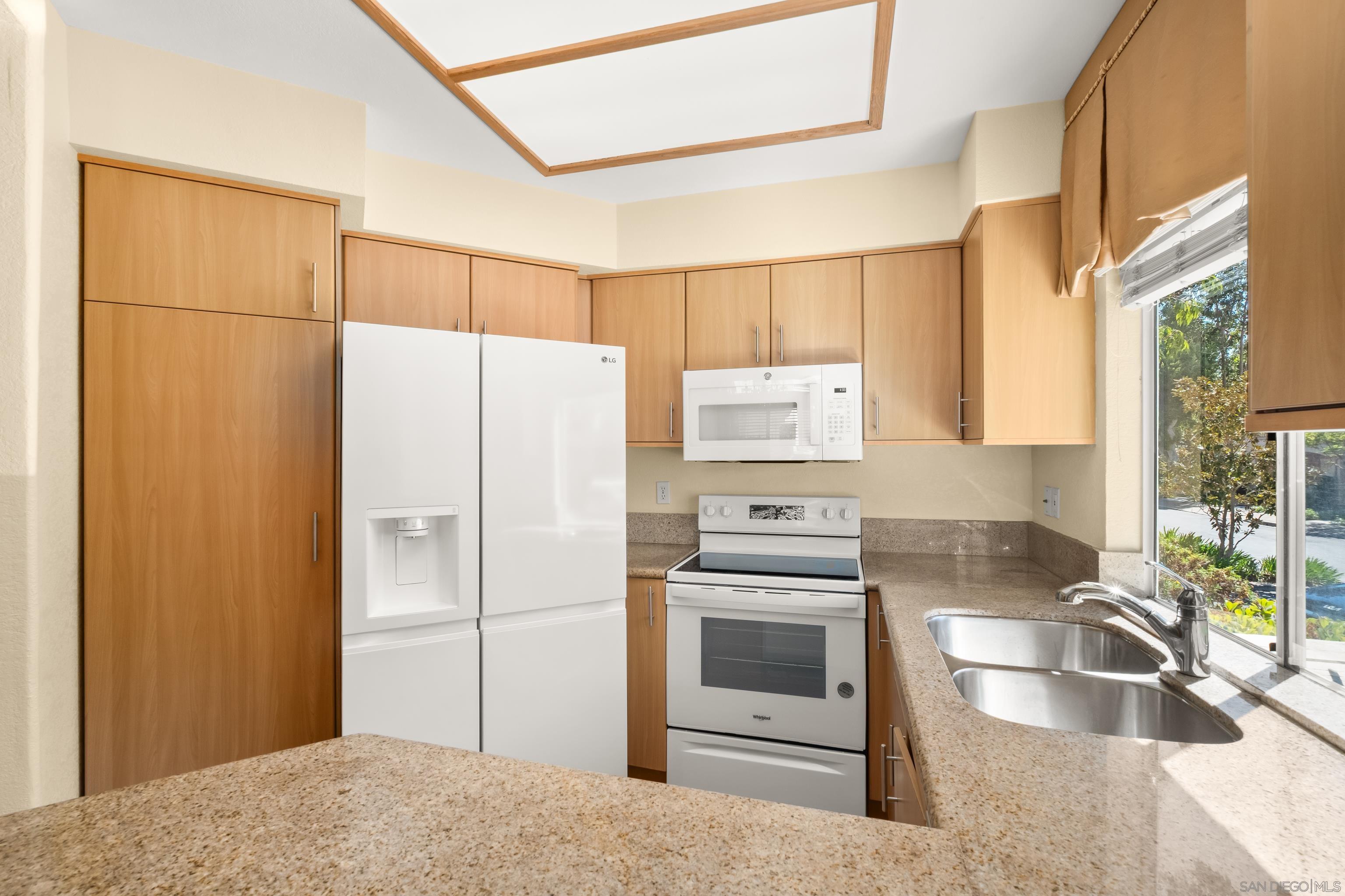 Detail Gallery Image 16 of 24 For 7275  Calabria Court  #70,  San Diego,  CA 92122 - 2 Beds | 2 Baths