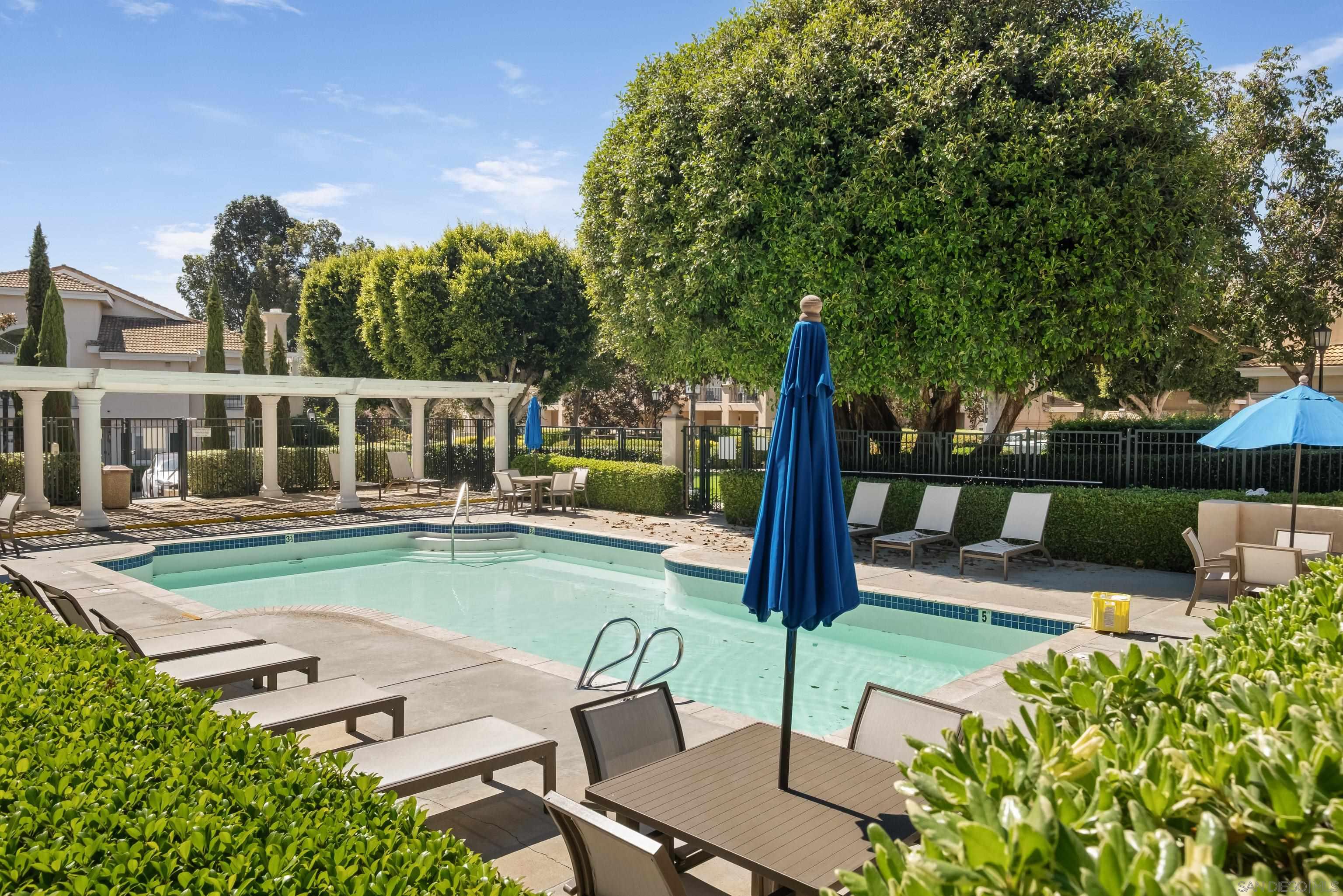 Detail Gallery Image 3 of 24 For 7275  Calabria Court  #70,  San Diego,  CA 92122 - 2 Beds | 2 Baths