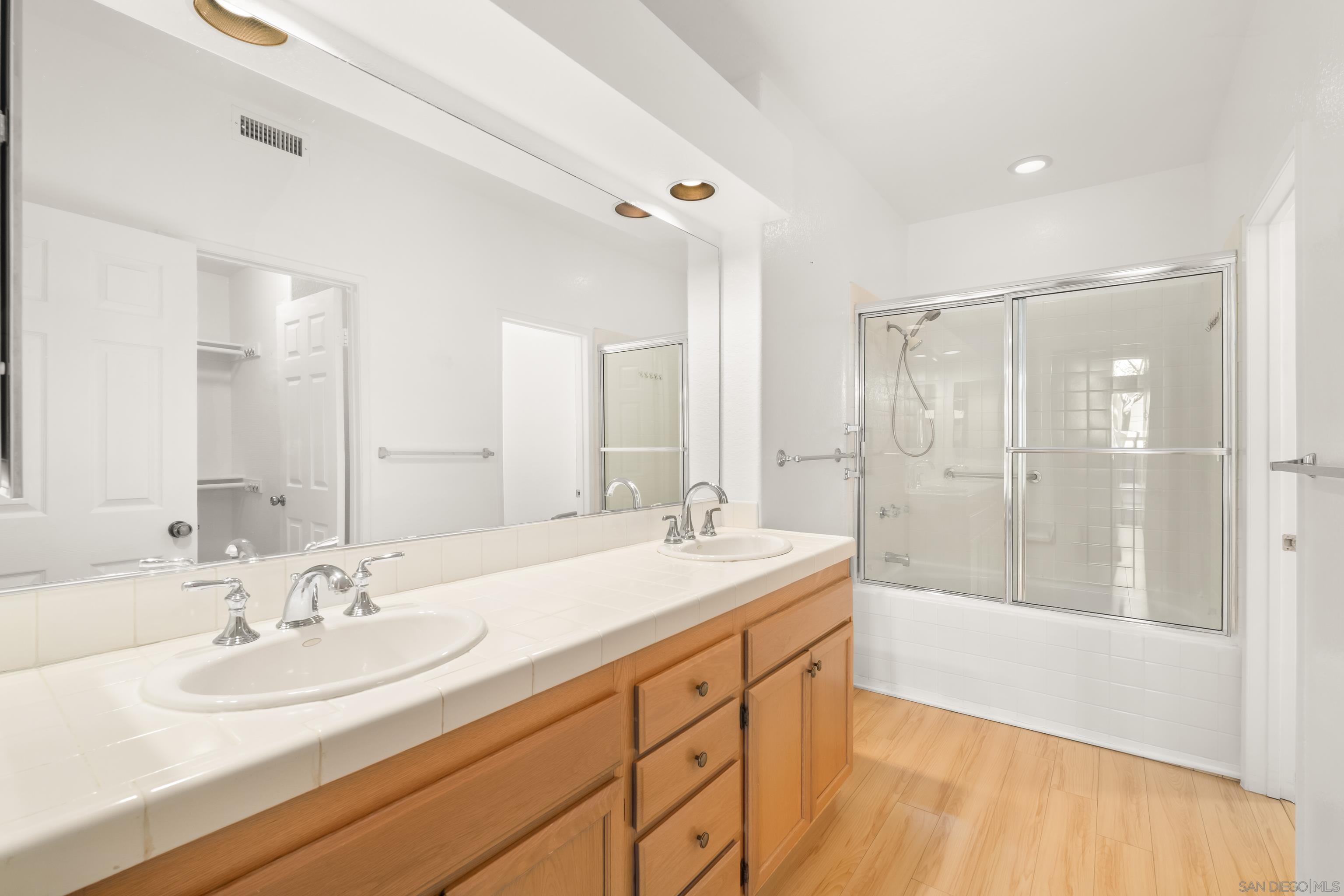 Detail Gallery Image 23 of 25 For 7275  Calabria Court  #70,  San Diego,  CA 92122 - 2 Beds | 2 Baths