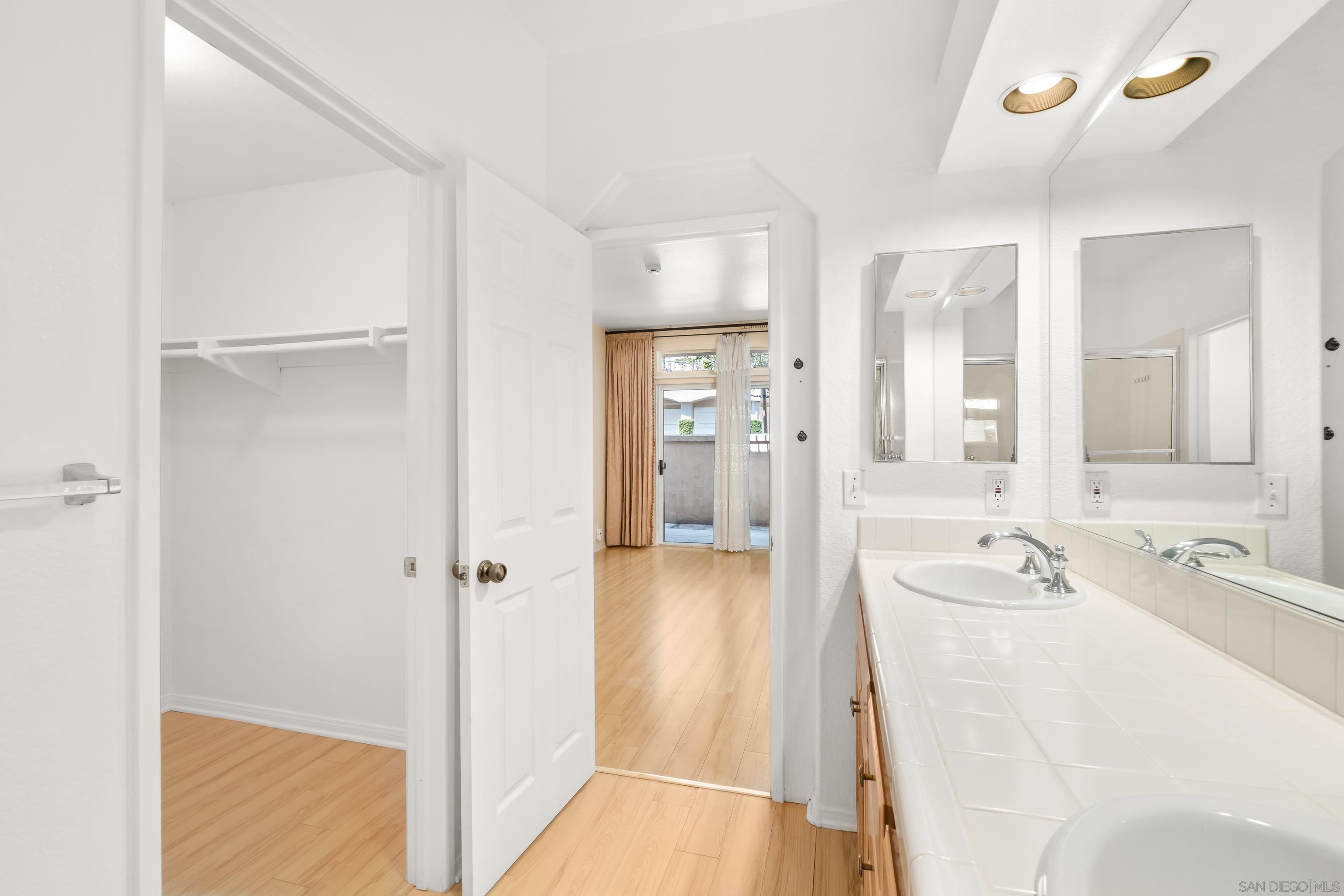 Detail Gallery Image 23 of 24 For 7275  Calabria Court  #70,  San Diego,  CA 92122 - 2 Beds | 2 Baths