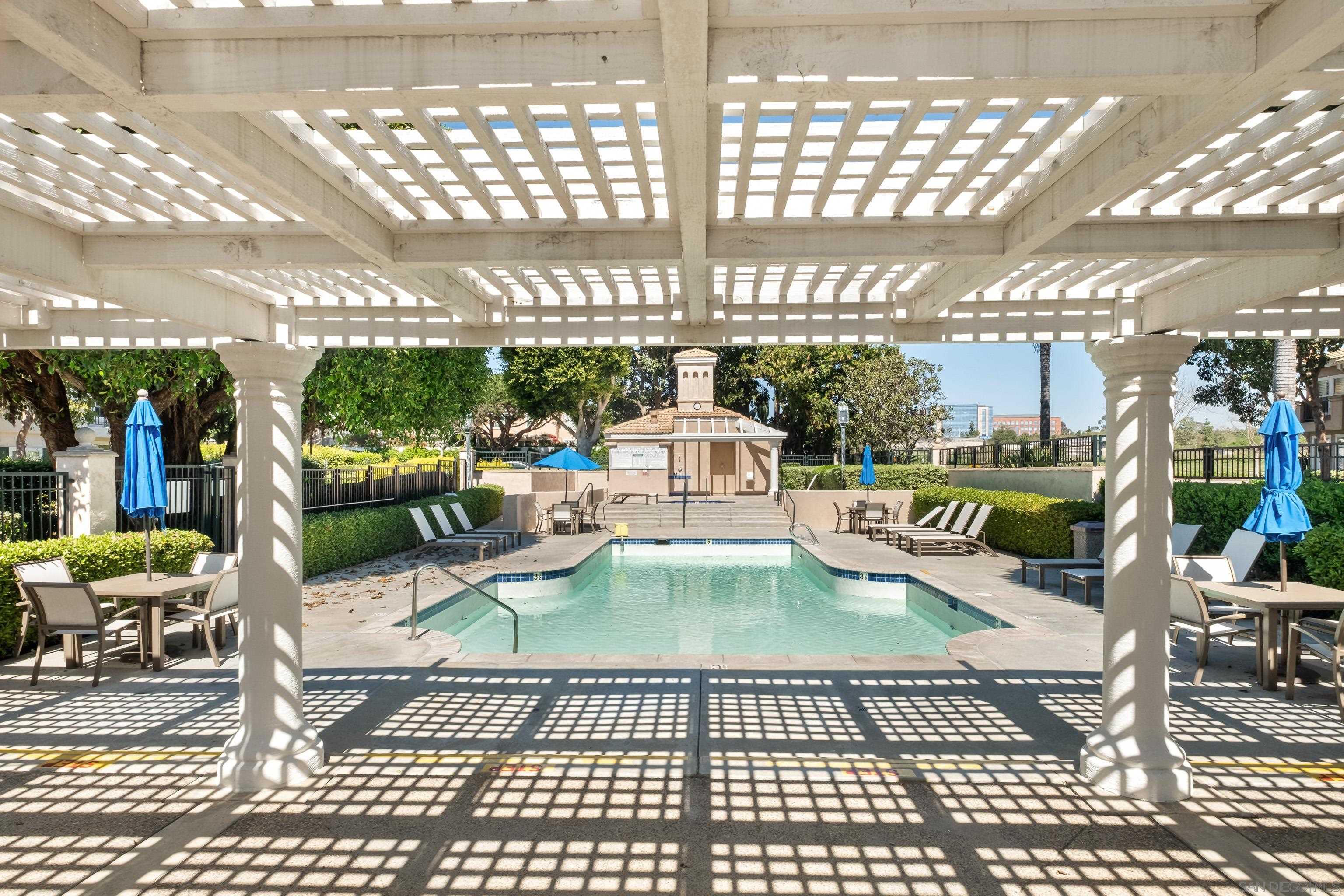 Detail Gallery Image 4 of 24 For 7275  Calabria Court  #70,  San Diego,  CA 92122 - 2 Beds | 2 Baths