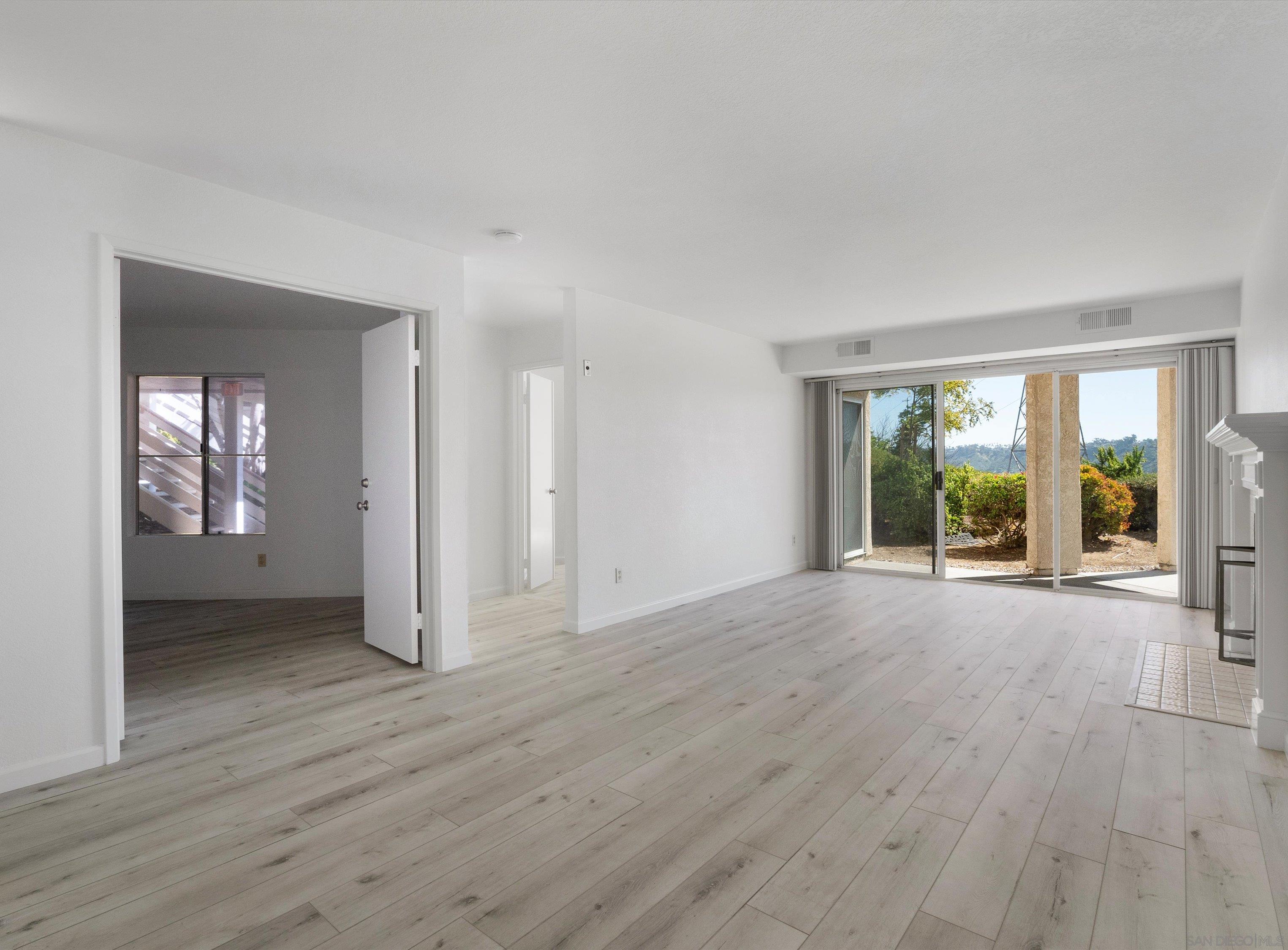 Detail Gallery Image 9 of 39 For 7087  Camino Degrazia  141, San Diego,  CA 92111 - 3 Beds | 2 Baths