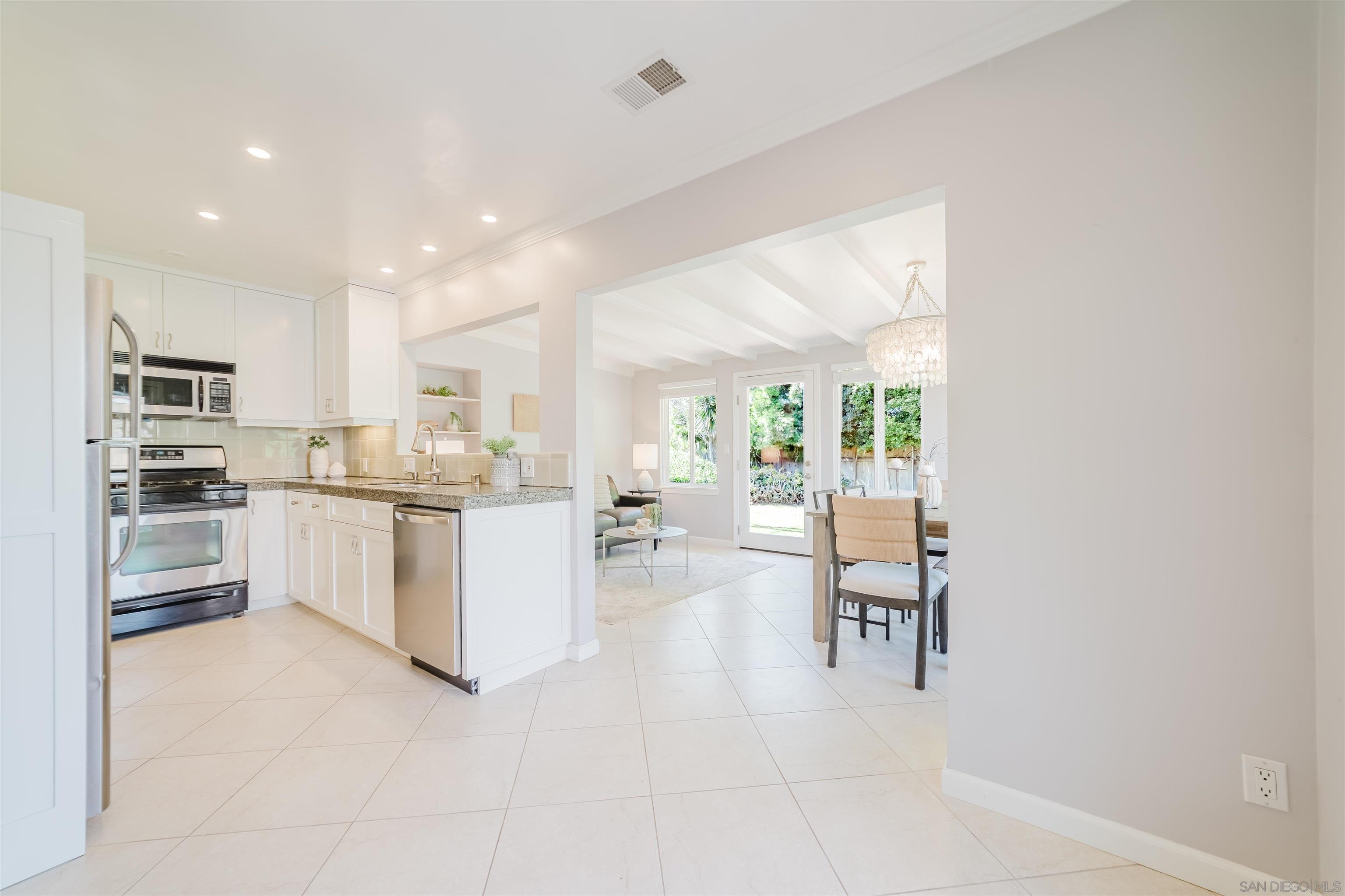 Detail Gallery Image 5 of 30 For 1002  Morse, Oceanside,  CA 92054 - 3 Beds | 2 Baths