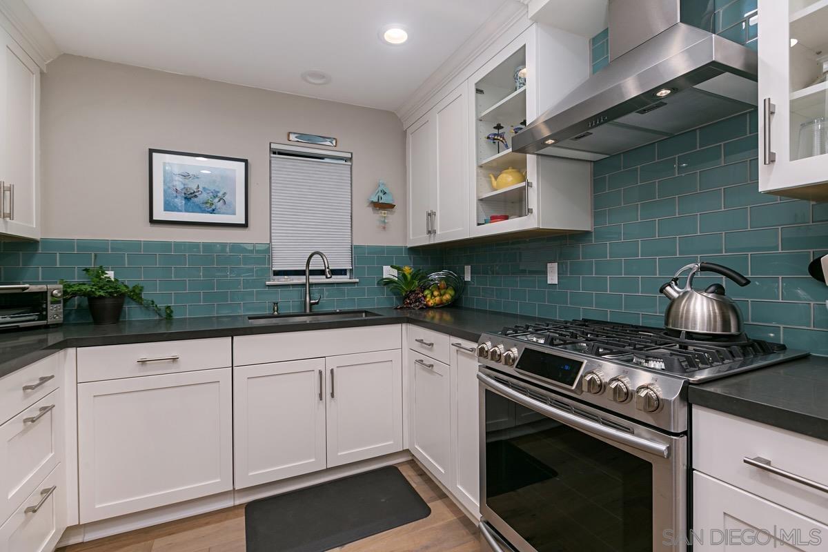 Detail Gallery Image 12 of 44 For 238  Dolphin Cove Ct, Del Mar,  CA 92014 - 2 Beds | 2 Baths