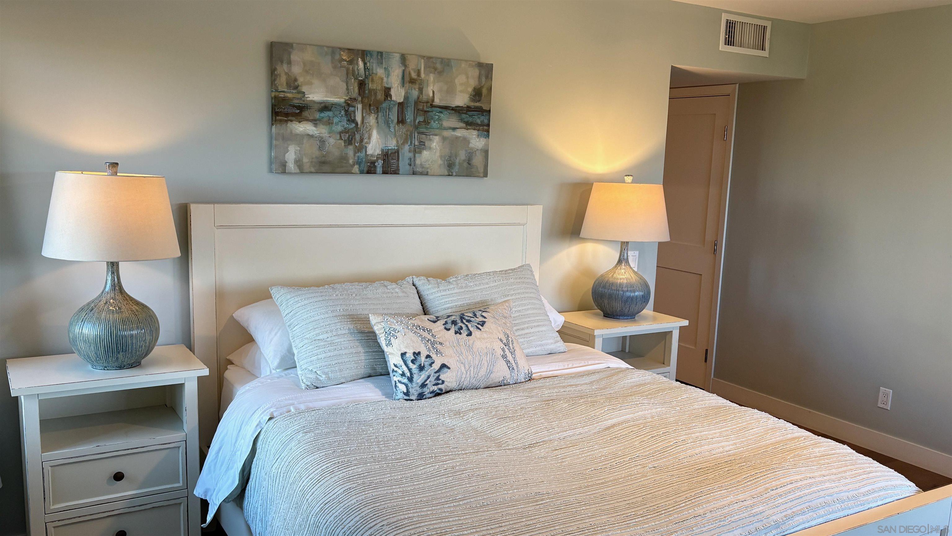 Detail Gallery Image 15 of 44 For 238  Dolphin Cove Ct, Del Mar,  CA 92014 - 2 Beds | 2 Baths