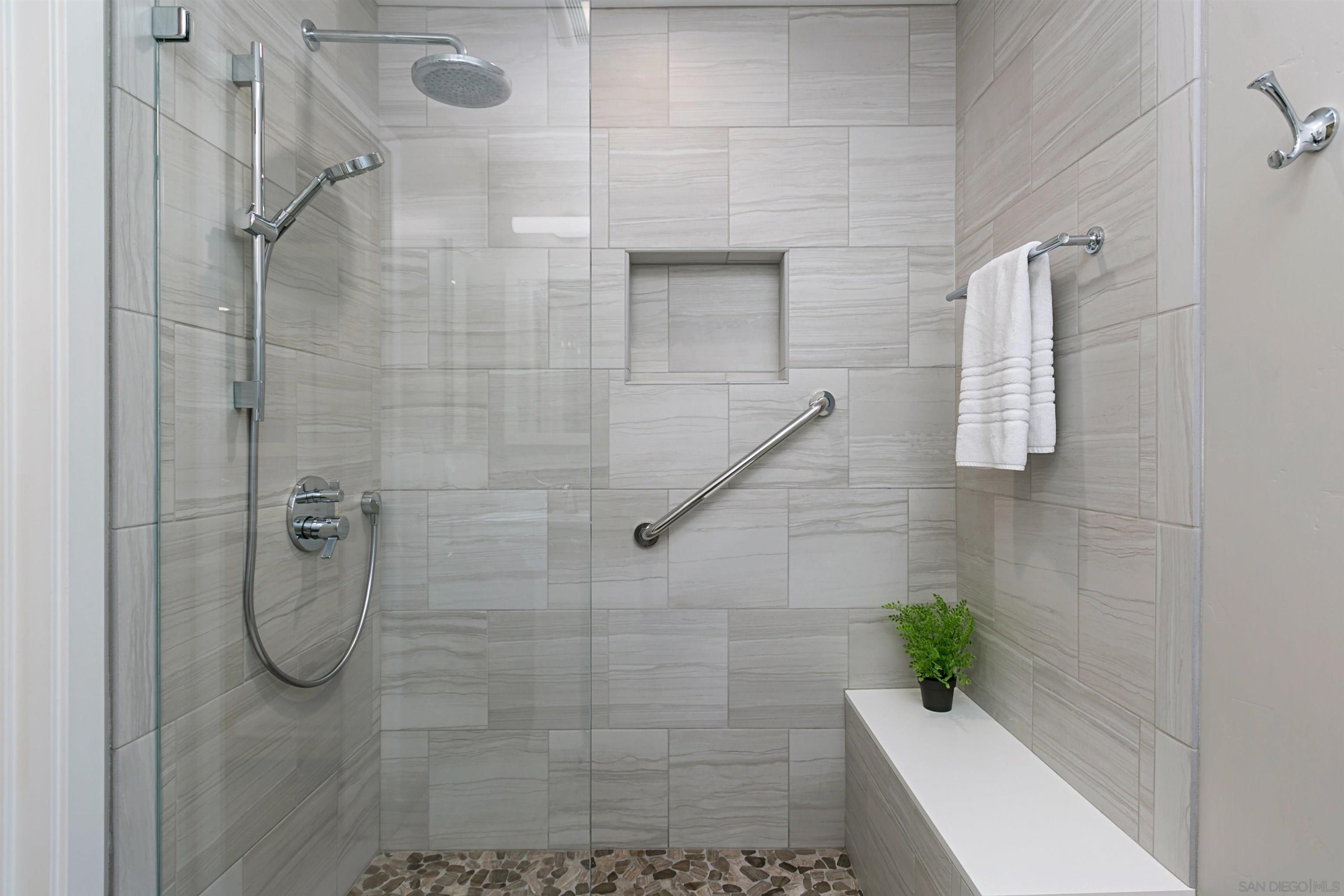 Detail Gallery Image 18 of 44 For 238  Dolphin Cove Ct, Del Mar,  CA 92014 - 2 Beds | 2 Baths