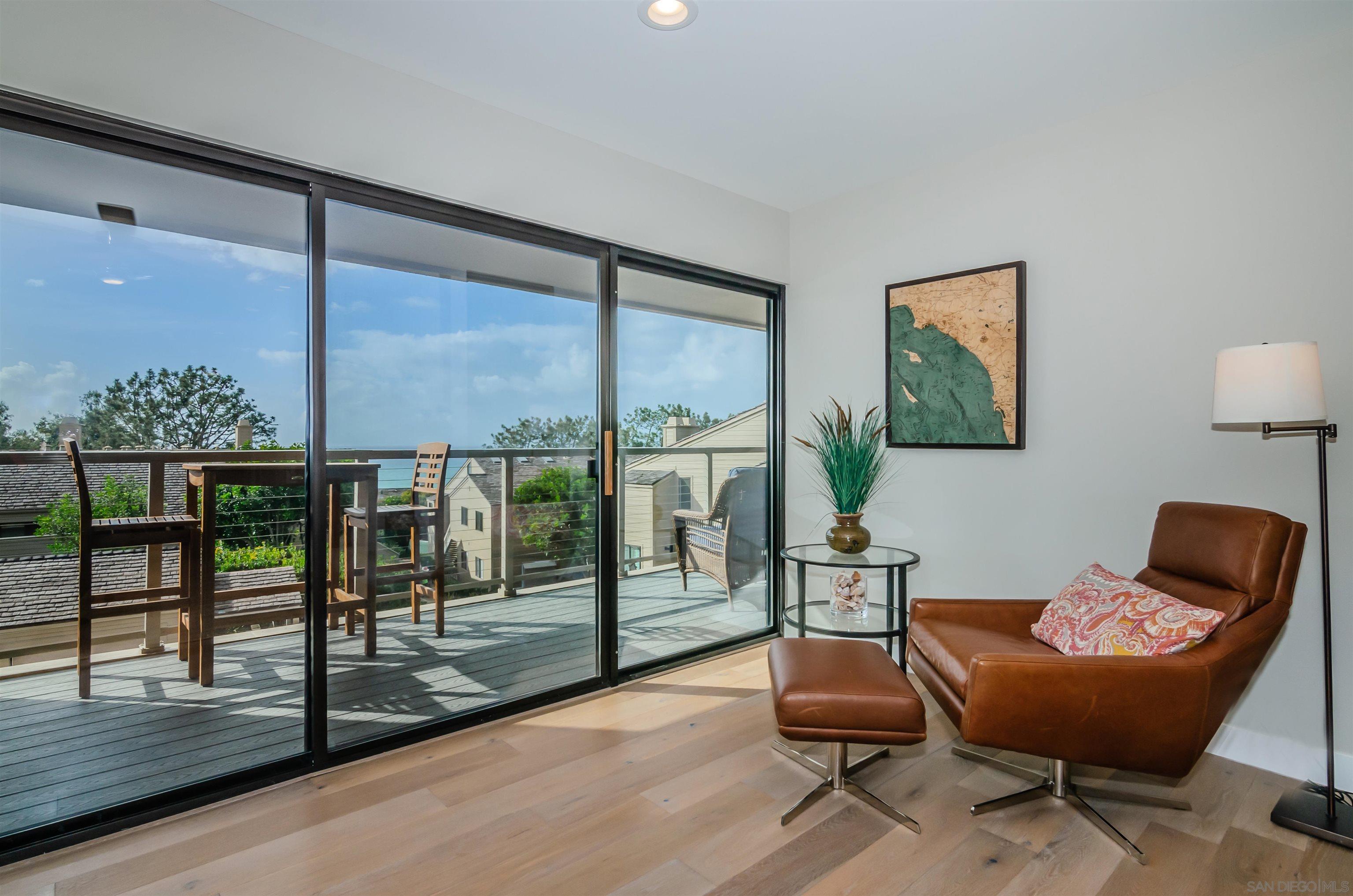 Detail Gallery Image 8 of 44 For 238  Dolphin Cove Ct, Del Mar,  CA 92014 - 2 Beds | 2 Baths