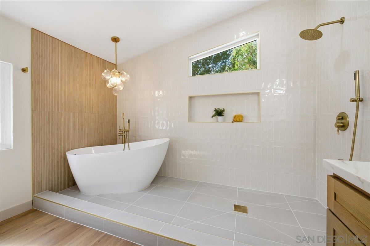 Detail Gallery Image 12 of 19 For 2306  Bryant, Carlsbad,  CA 92008 - 3 Beds | 2 Baths