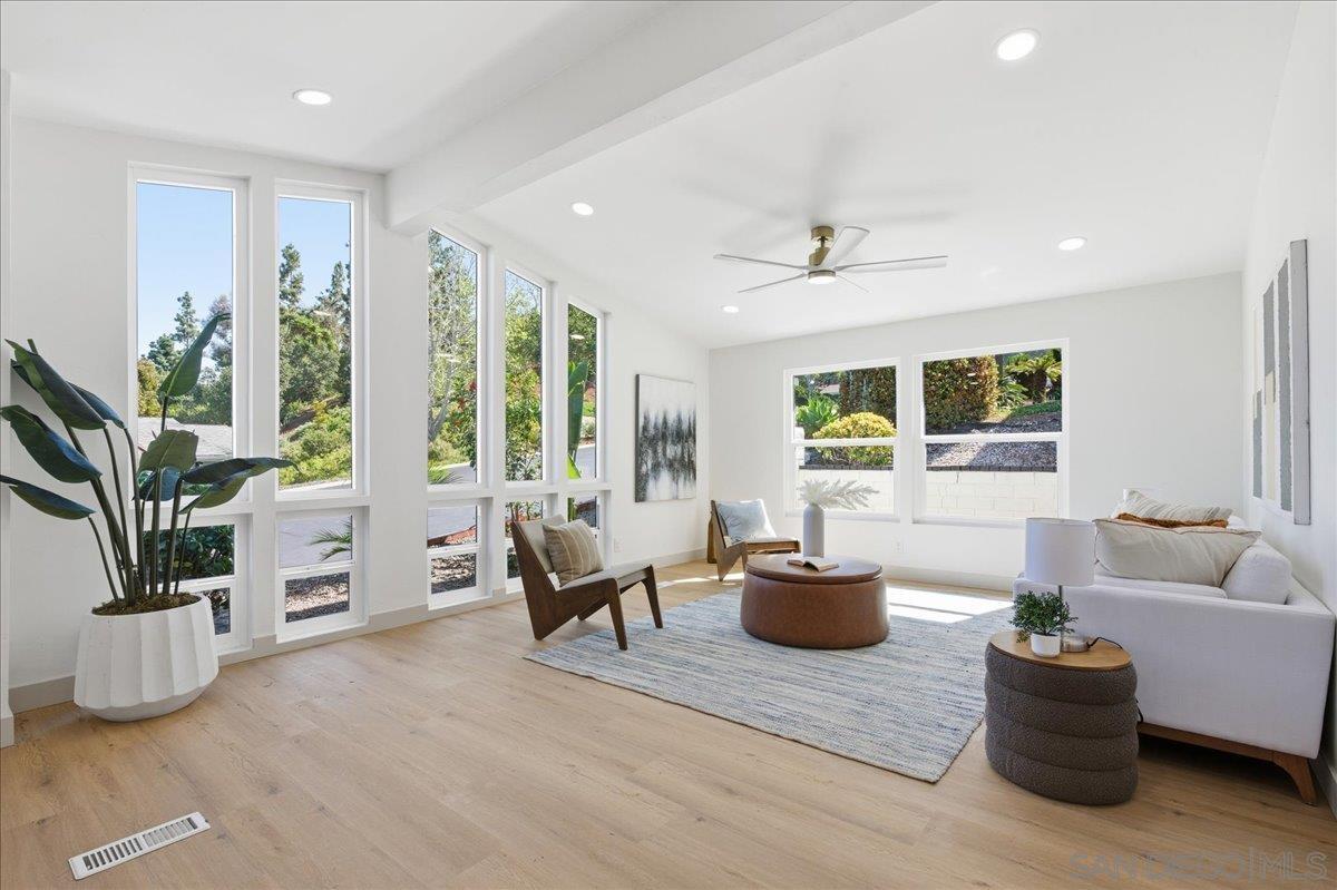 Detail Gallery Image 3 of 19 For 2306  Bryant, Carlsbad,  CA 92008 - 3 Beds | 2 Baths