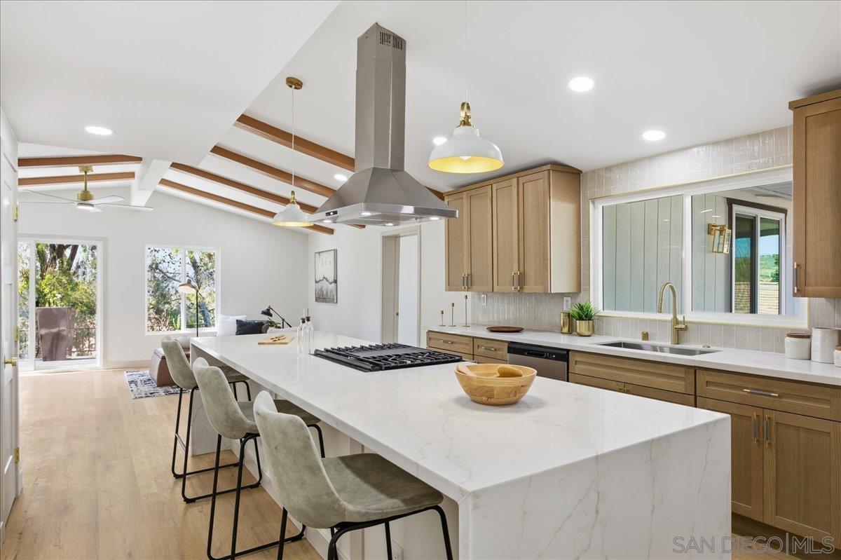 Detail Gallery Image 6 of 19 For 2306  Bryant, Carlsbad,  CA 92008 - 3 Beds | 2 Baths