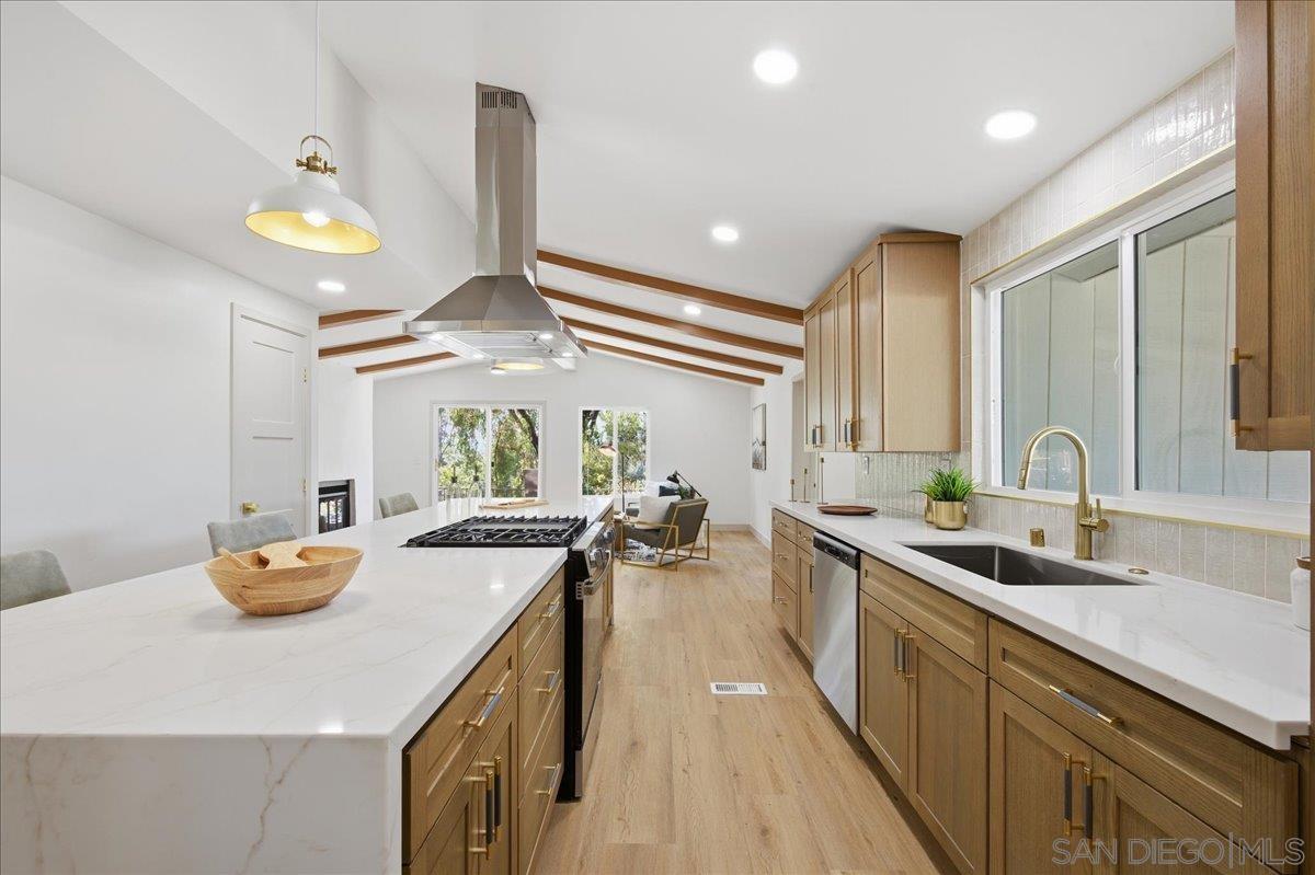 Detail Gallery Image 7 of 19 For 2306  Bryant, Carlsbad,  CA 92008 - 3 Beds | 2 Baths